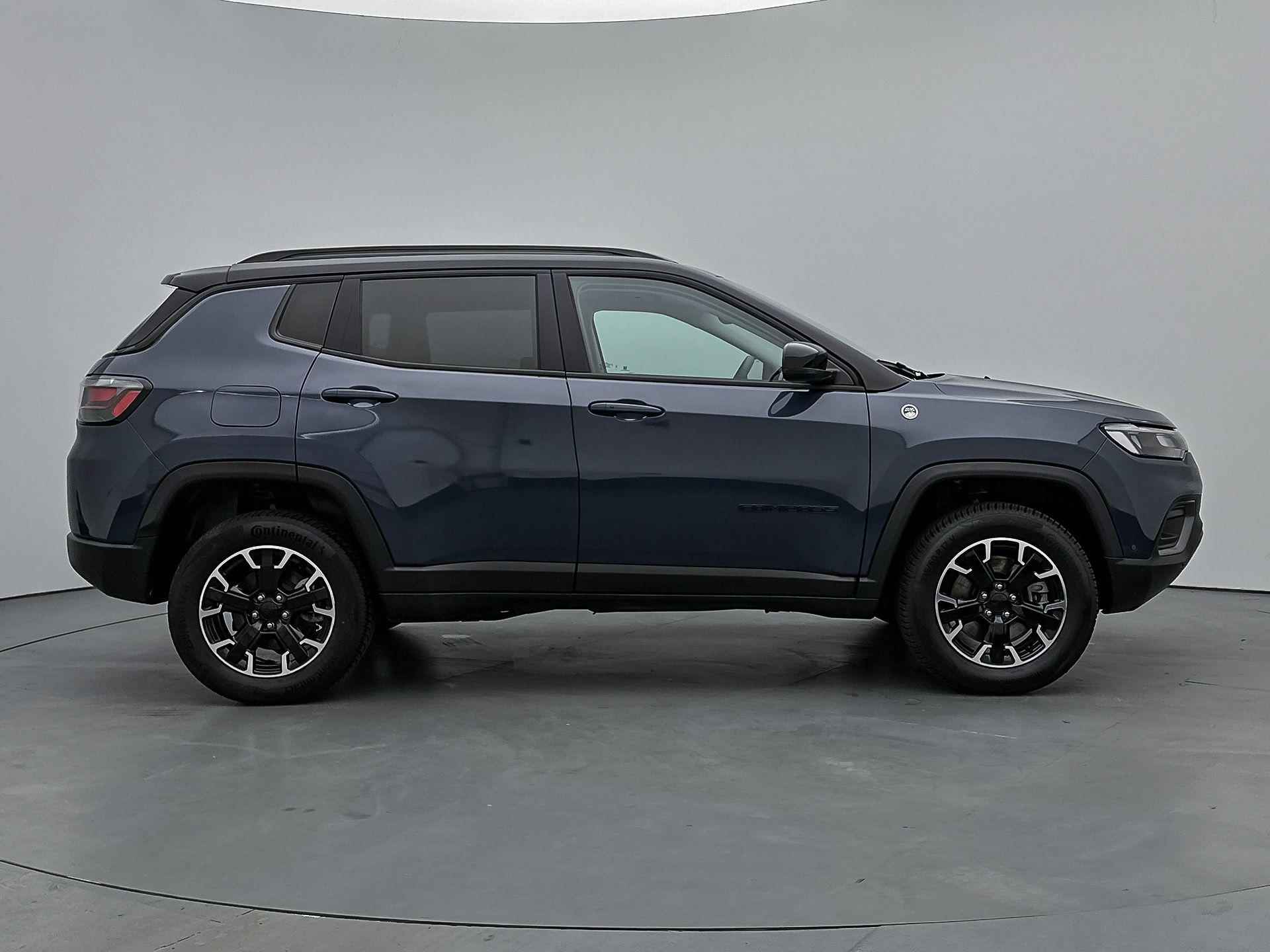 Jeep Compass SUV Hybrid Electric Trailhawk 240 pk Automaat | Navigatie | Achteruitrijcamera | Parkeersensoren Voor en Achter | Keyless Entry/Start | LED Koplampen | Actief Veersysteem | Adaptieve Cruise Control | Climate Control | 17" Lichtmetalen Velgen | Apple Carplay/Android Auto | - 10/33