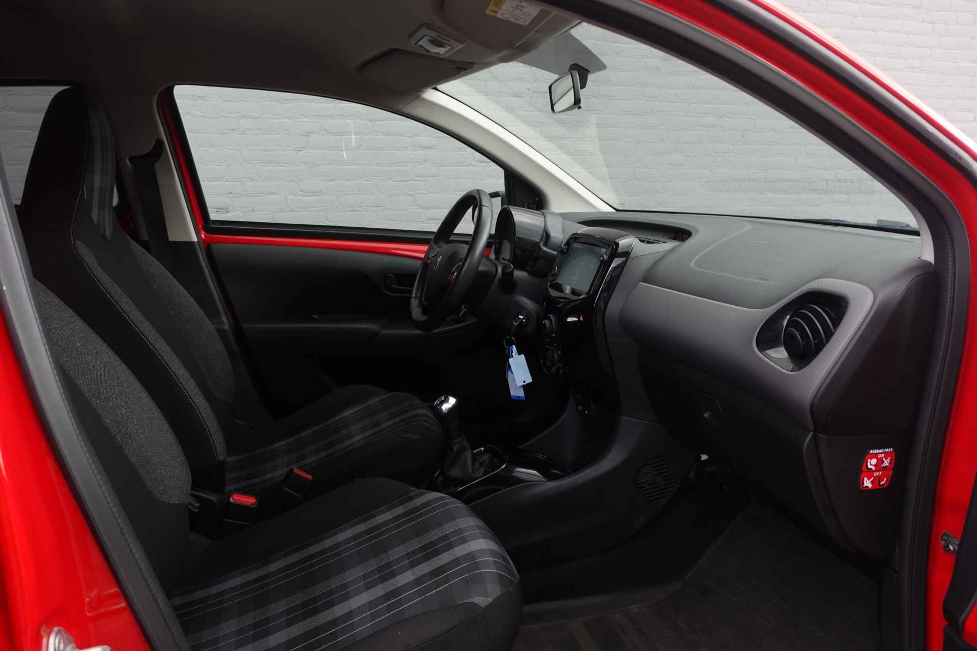 Peugeot 108 1.0 e-VTi Style | APPLE CARPLAY | A. CAMERA | GETINT GLAS | A/C | 12 MND BOVAG! - 8/28