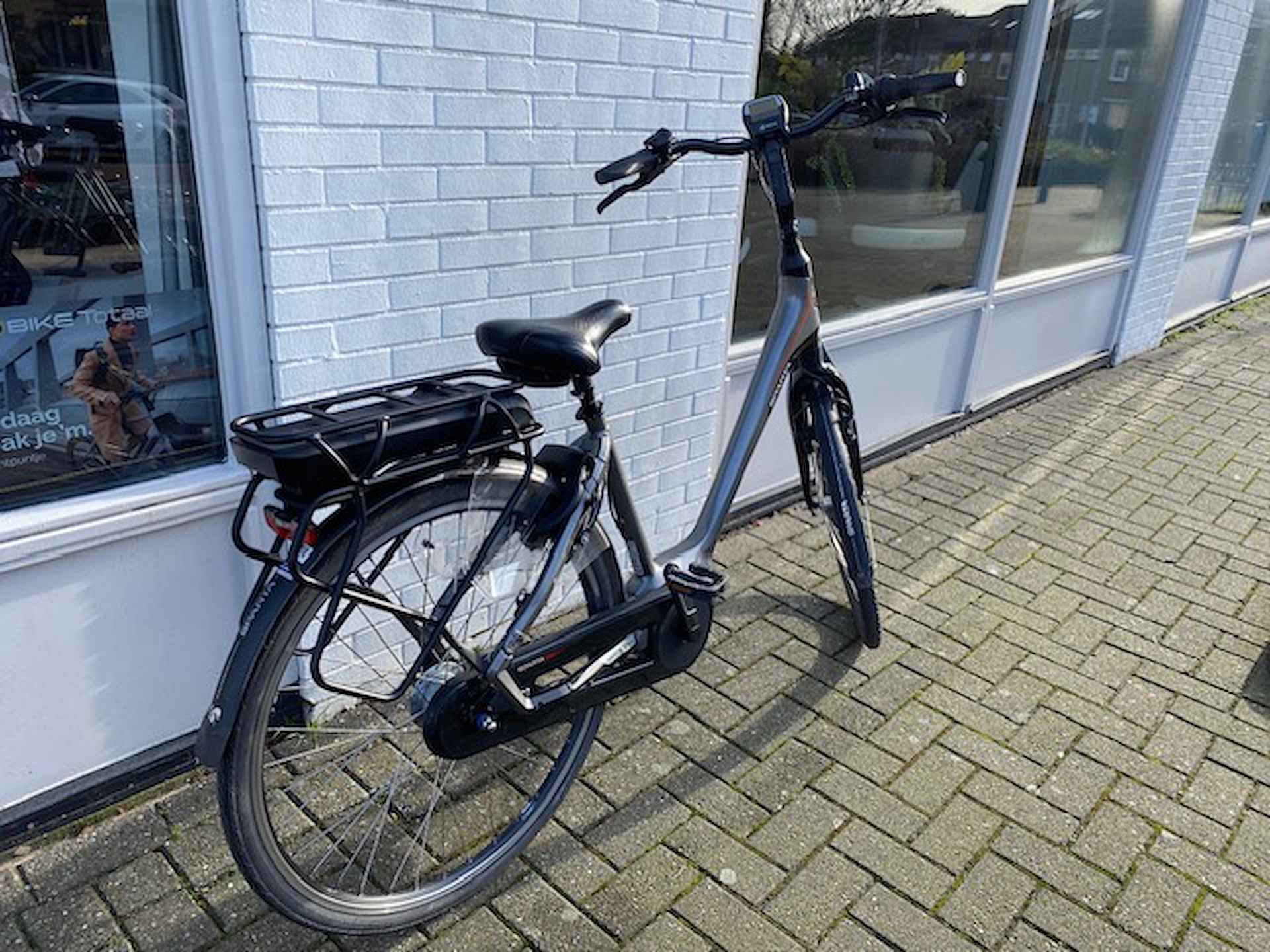 Sparta M8b Active Plus D48 N8 Elektrische Stadsfietsen silver/black - 3/5