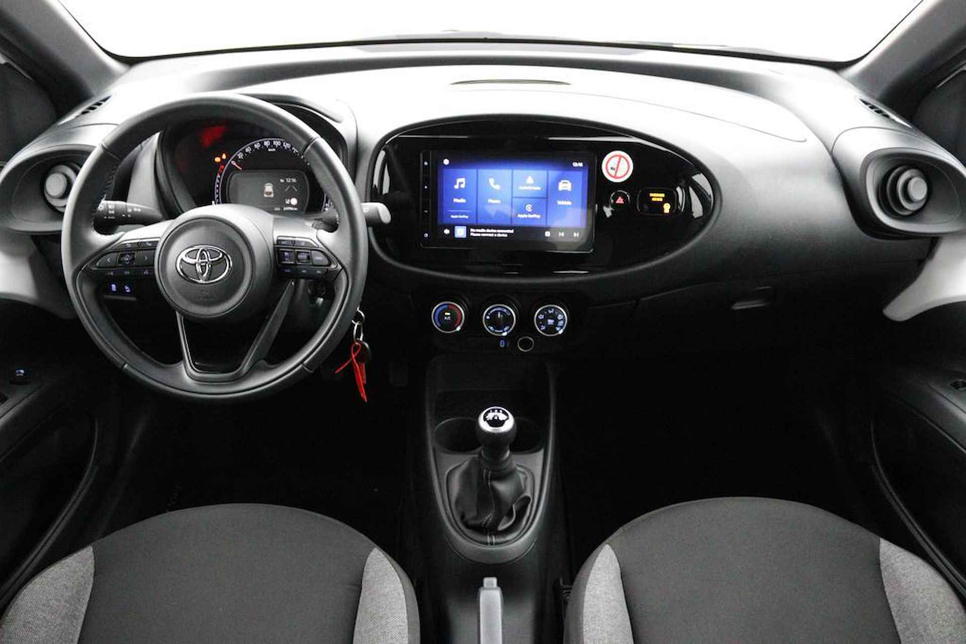 Toyota Aygo X 1.0 VVT-i MT Play | Airco | Parkeercamera | Apple carplay Android auto | Cruise control | - 4/41