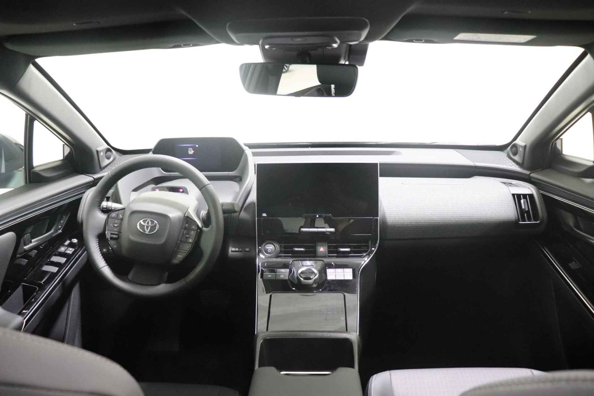 Toyota bZ4X Premium 71 kWh, Demo voordeel, Luxe, Sensoren, Stuur, Stoel en Voorruit verwarming, Draadloos Apple Carplay/Android Auto! - 3/40