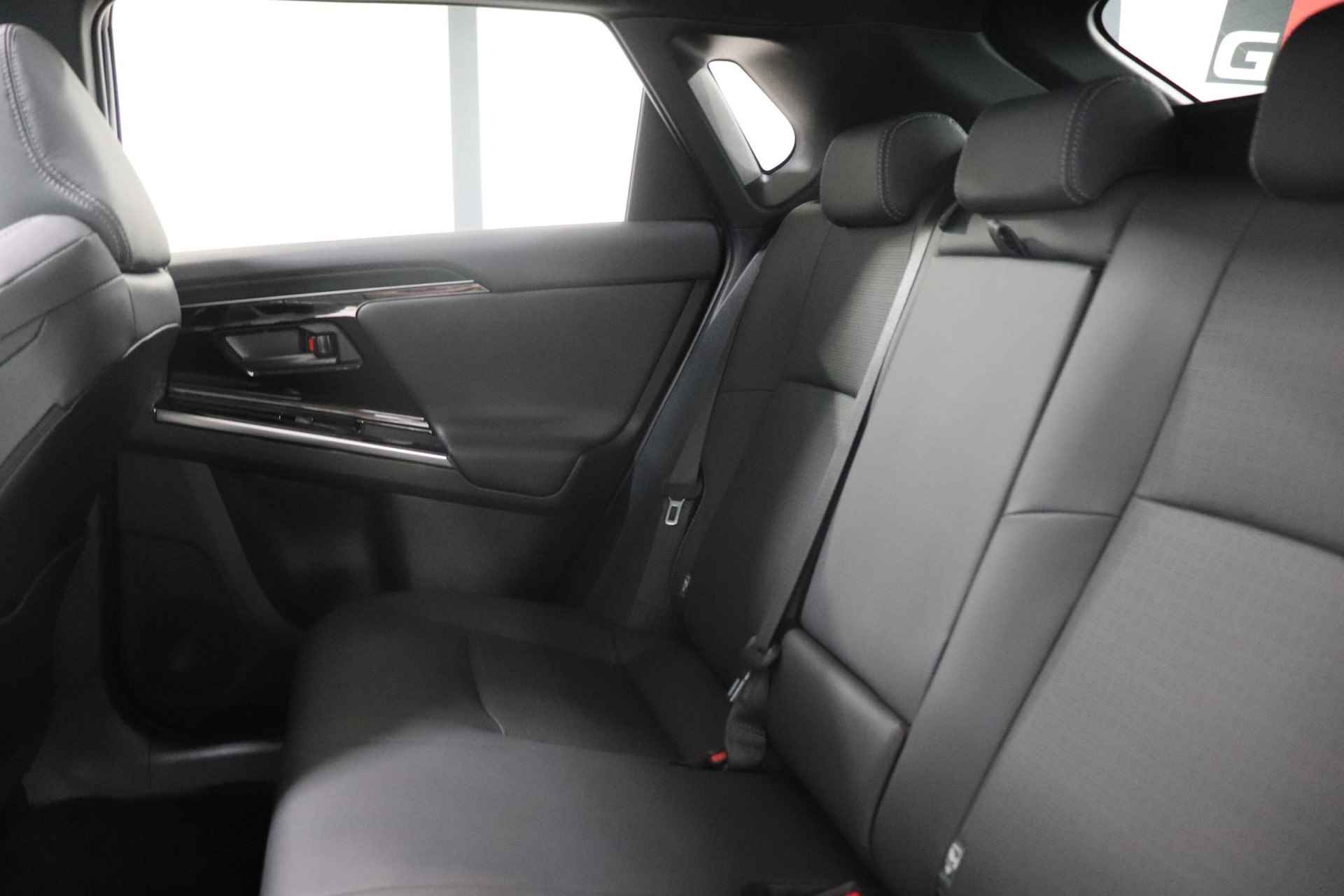 Toyota bZ4X Premium 71 kWh, Demo voordeel, Luxe, Sensoren, Stuur, Stoel en Voorruit verwarming, Draadloos Apple Carplay/Android Auto! - 25/40