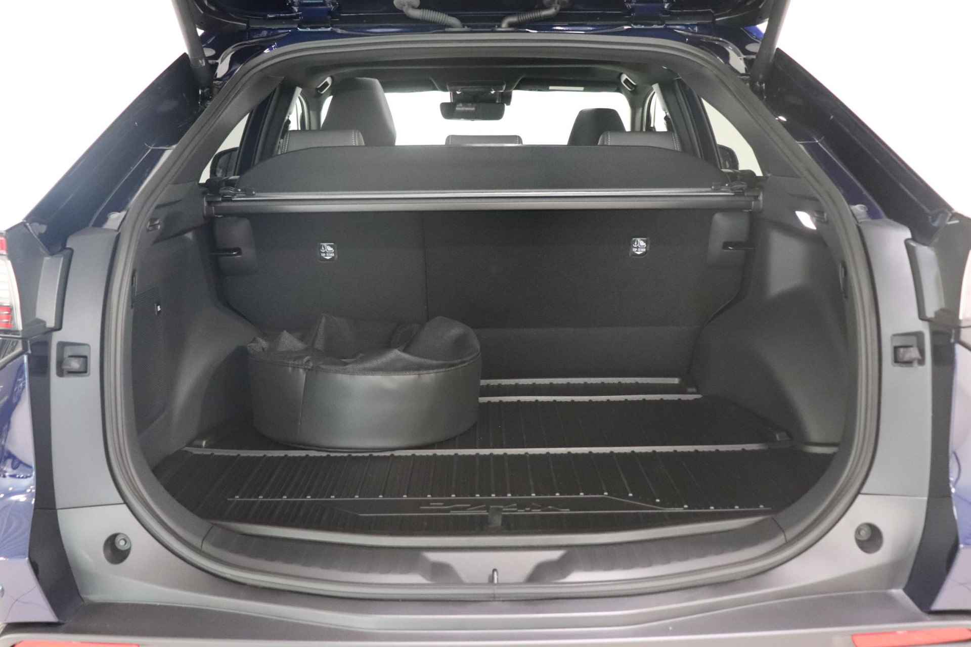 Toyota bZ4X Premium 71 kWh, Demo voordeel, Luxe, Sensoren, Stuur, Stoel en Voorruit verwarming, Draadloos Apple Carplay/Android Auto! - 38/40