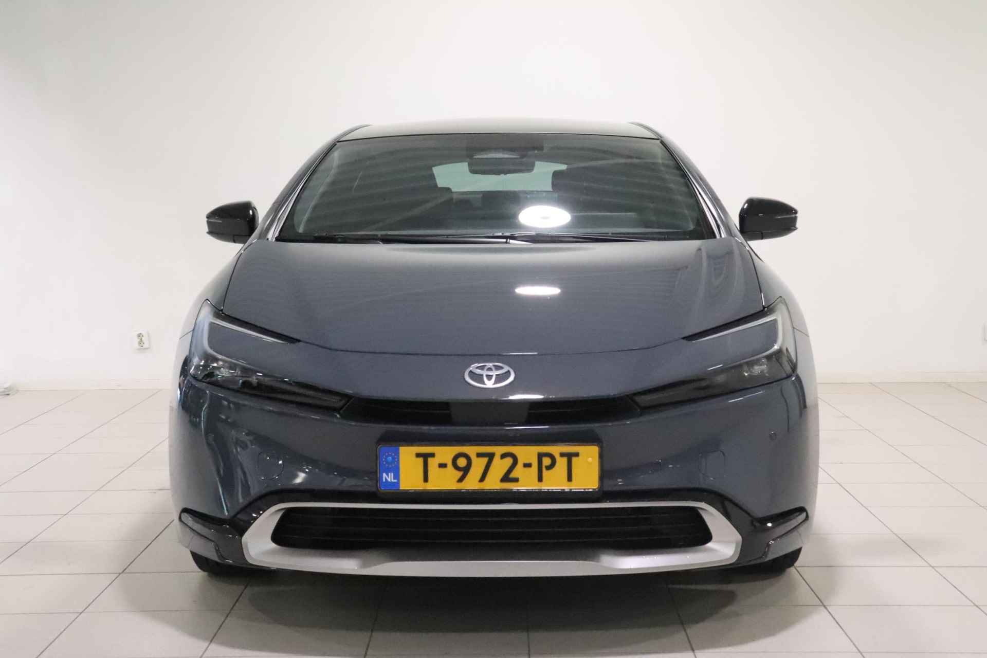 Toyota Prius 2.0 Plug-in Executive, Stuur, Stoel en Voorruit Verwarming, BSM, Sensoren, Elektrische achterklep, 19" inch lichtmetalen velgen! - 19/52