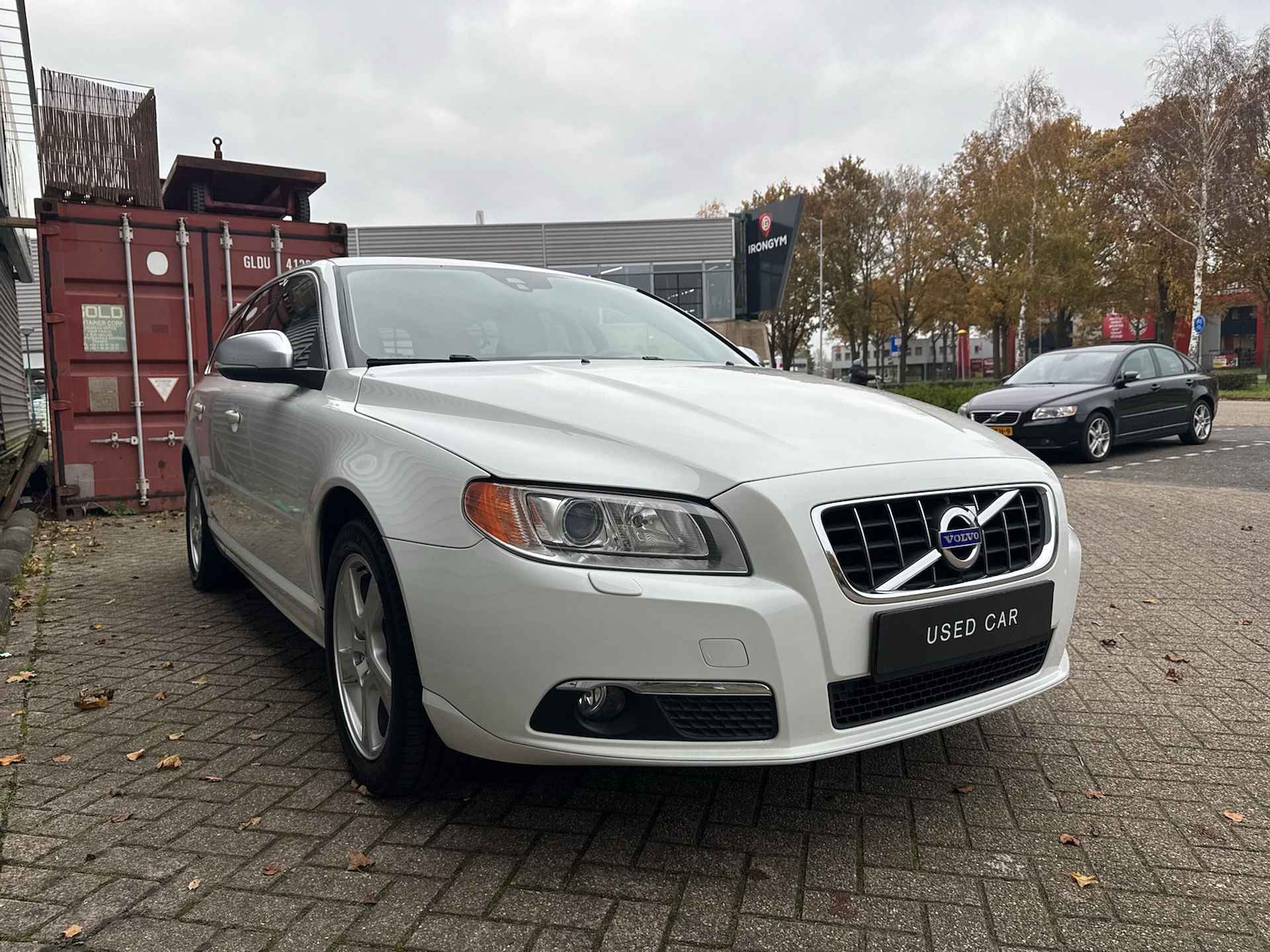 Volvo V70 1.6 T4 Momentum / bi-xenon koplampen / Trekhaak / 17" Velgen / Dakspoiler / - 5/32