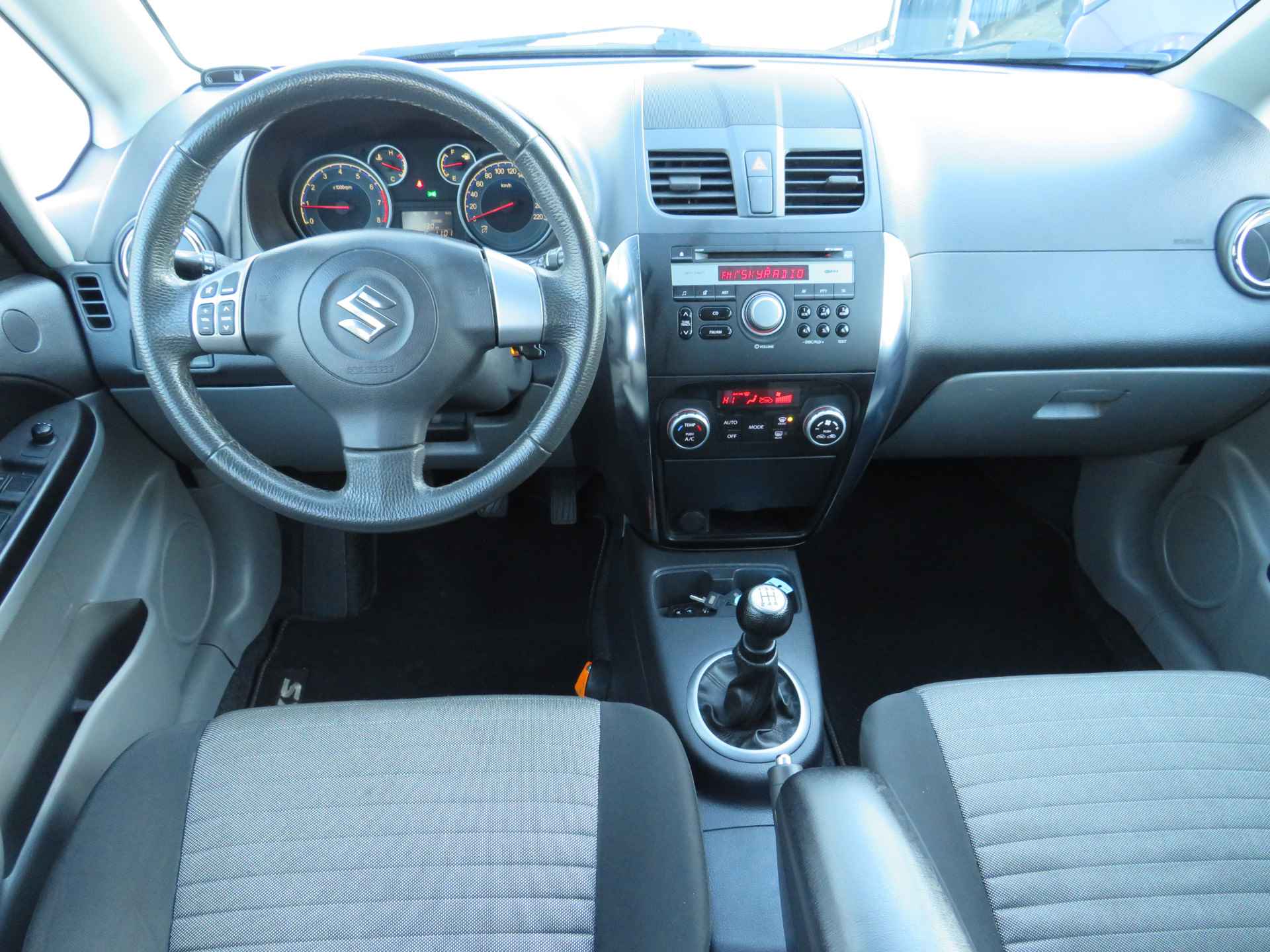 Suzuki SX4 1.6 Exclusive, Trekhaak, parkeersensoren, 2e Eig. Keyless en Middenarmsteun - 8/31