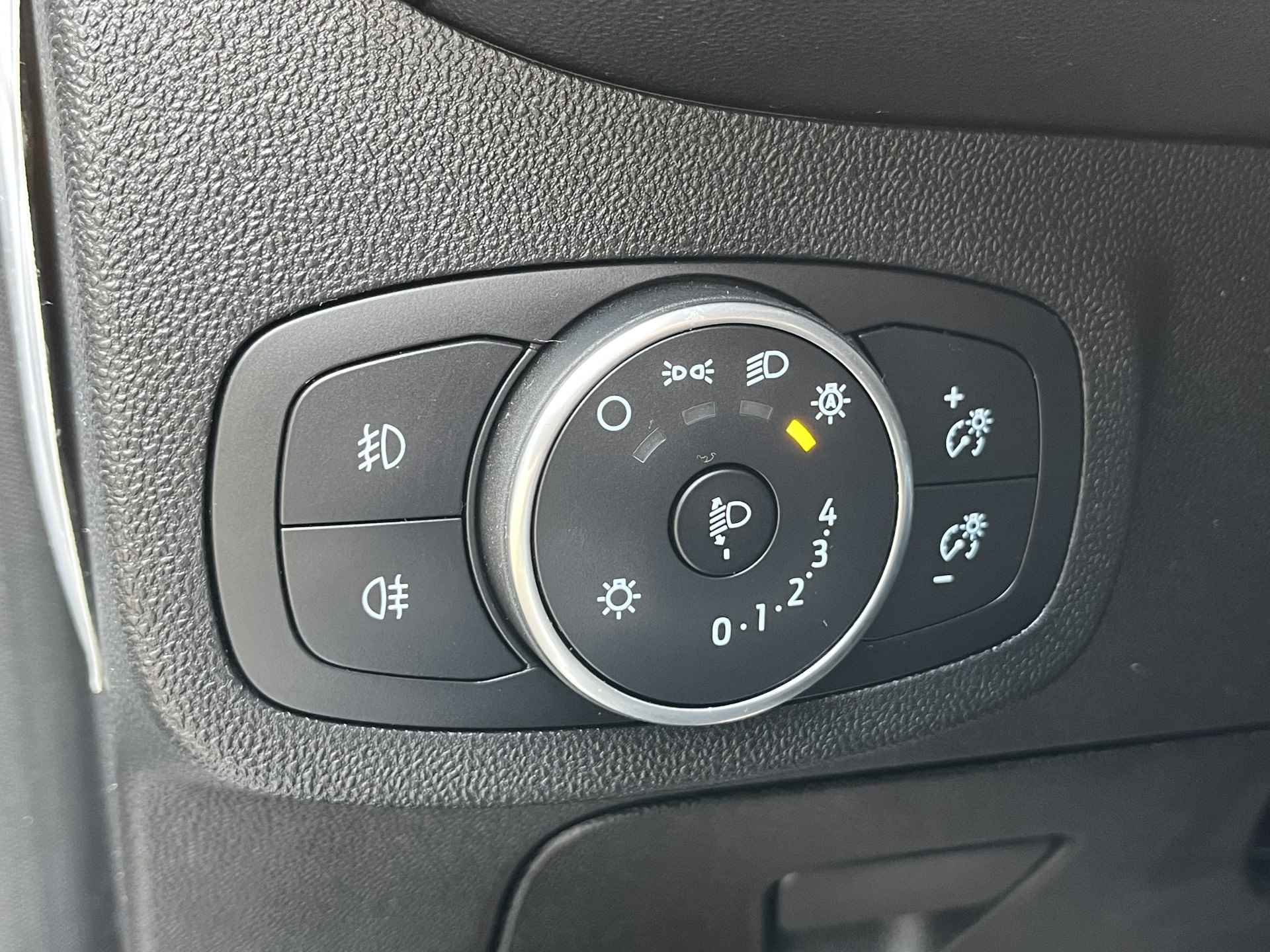 Ford Fiesta 1.1 Trend | Voorruitverwarming | Lichtmetalen Velgen | Apple Carplay - 19/34