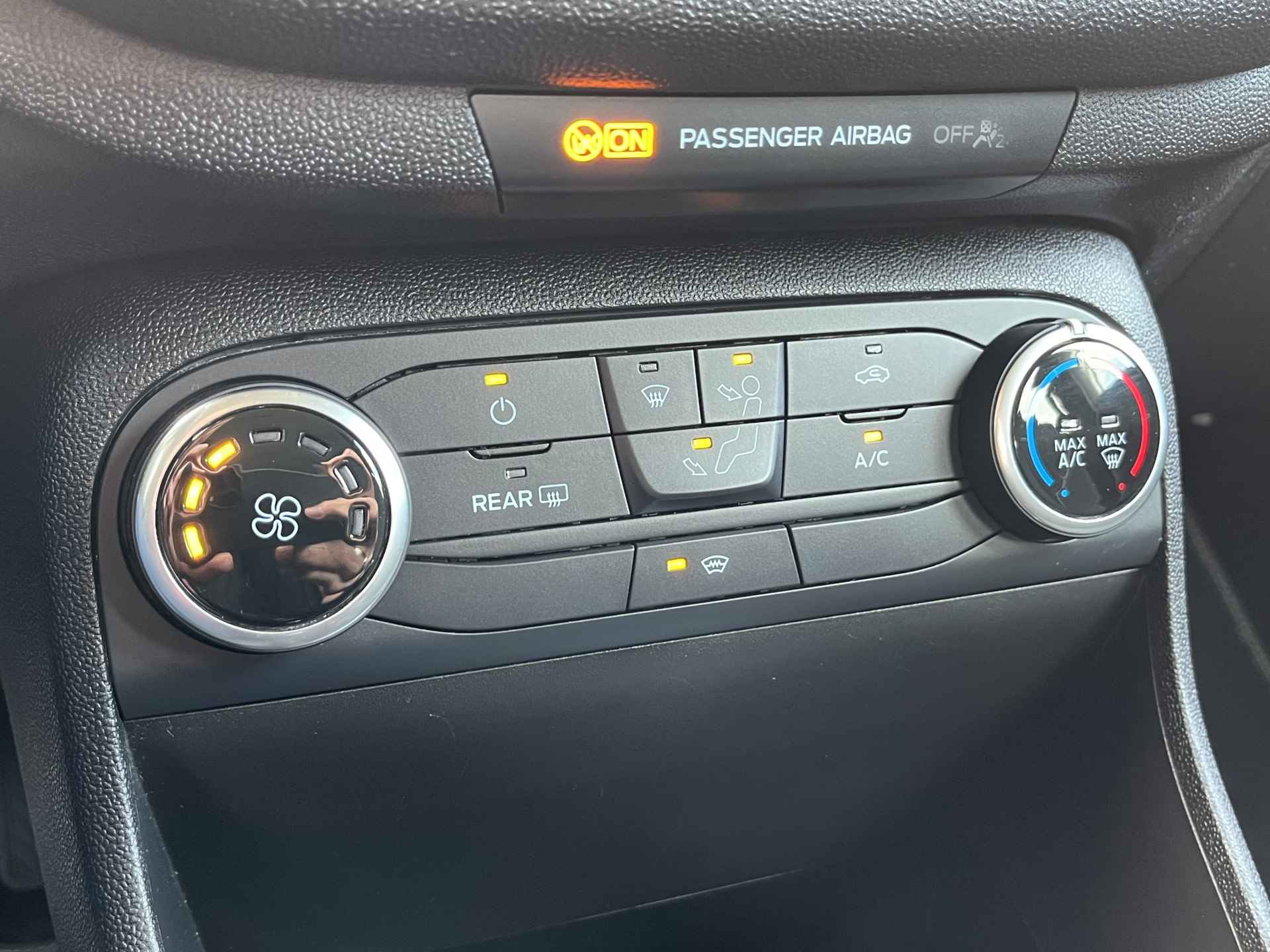 Ford Fiesta 1.1 Trend | Voorruitverwarming | Lichtmetalen Velgen | Apple Carplay - 27/34