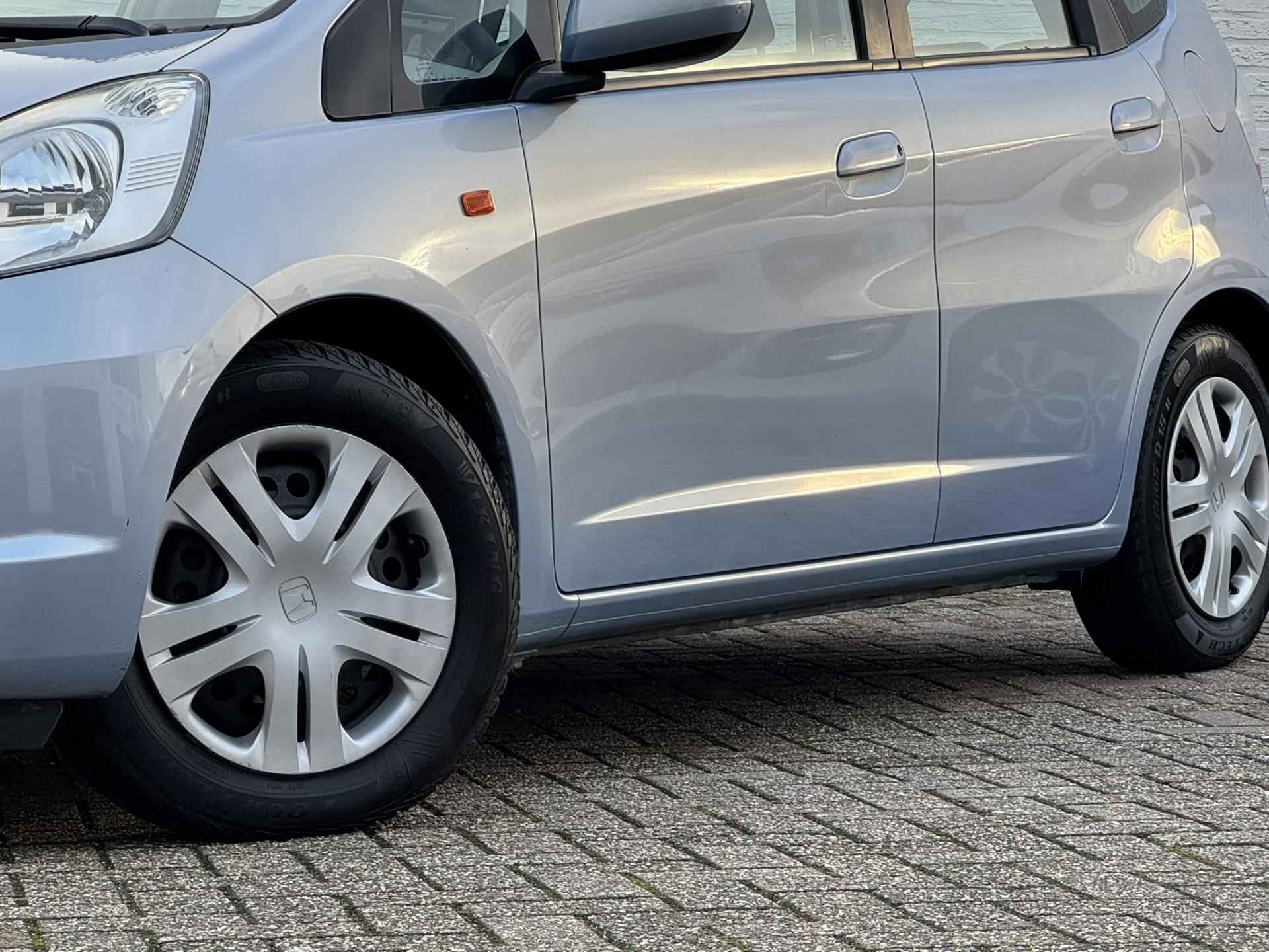 Honda Jazz 1.2 Trekhaak Pdc voor en achter Airco Nette auto 4 Seizoenen banden - 12/43