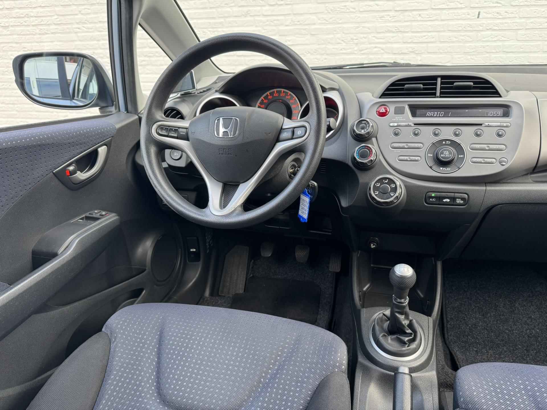 Honda Jazz 1.2 Trekhaak Pdc voor en achter Airco Nette auto 4 Seizoenen banden - 28/43