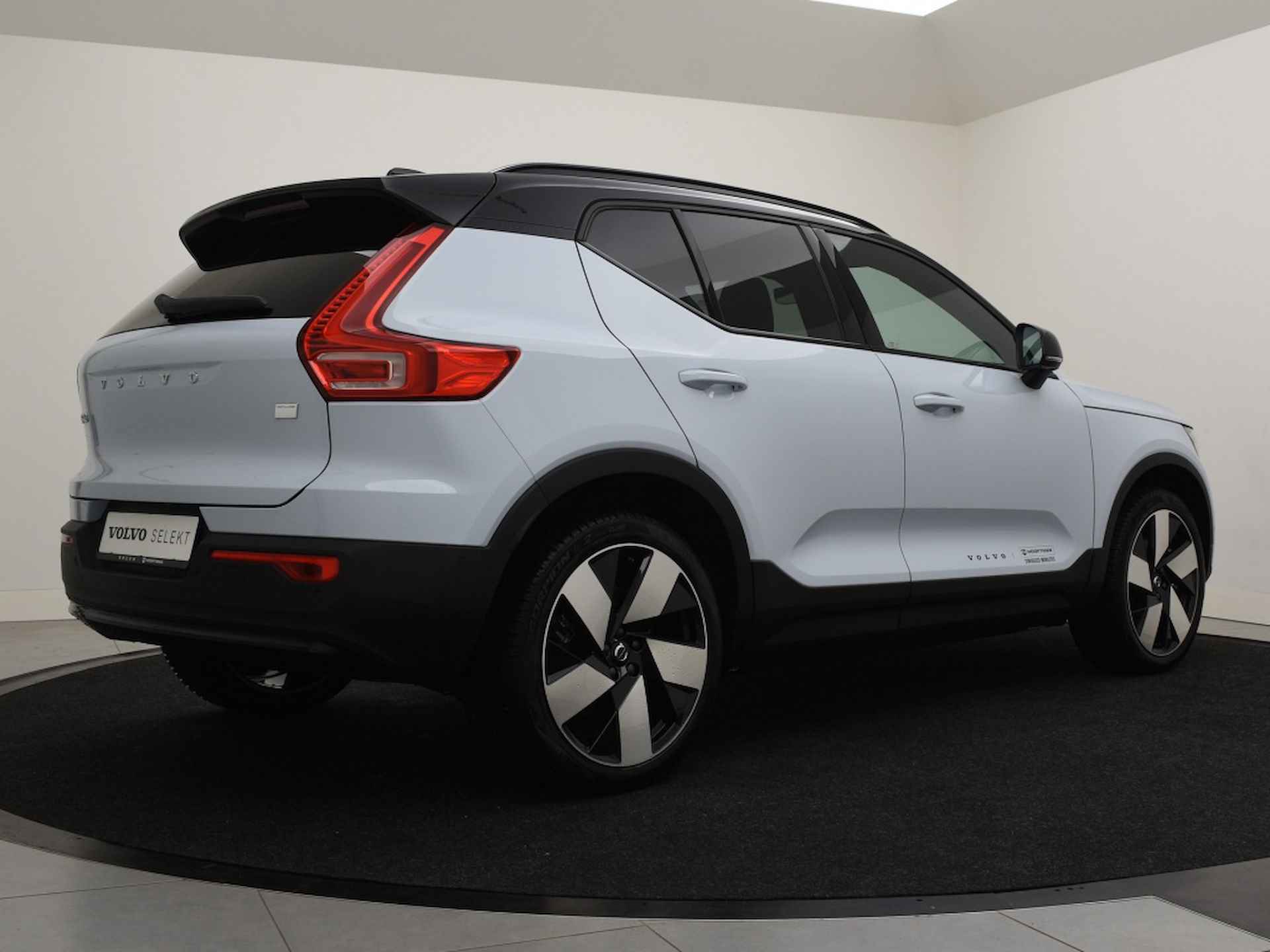 Volvo XC40 SINGLE MOTOR (EXTENDED) ULTIMATE DARK 20INCH GETINT GLAS HARMAN - 3/38