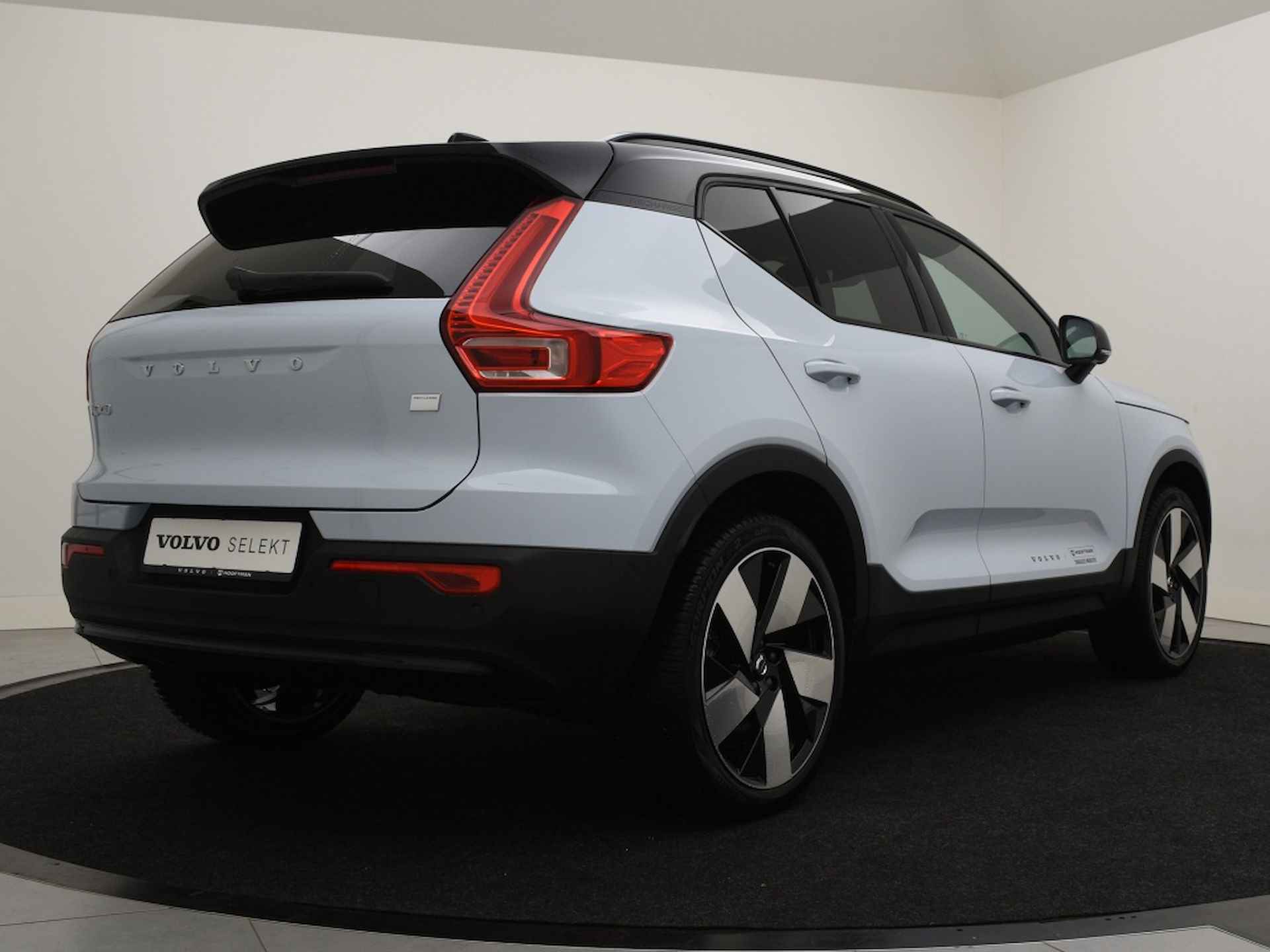 Volvo XC40 SINGLE MOTOR (EXTENDED) ULTIMATE DARK 20INCH GETINT GLAS HARMAN - 4/38