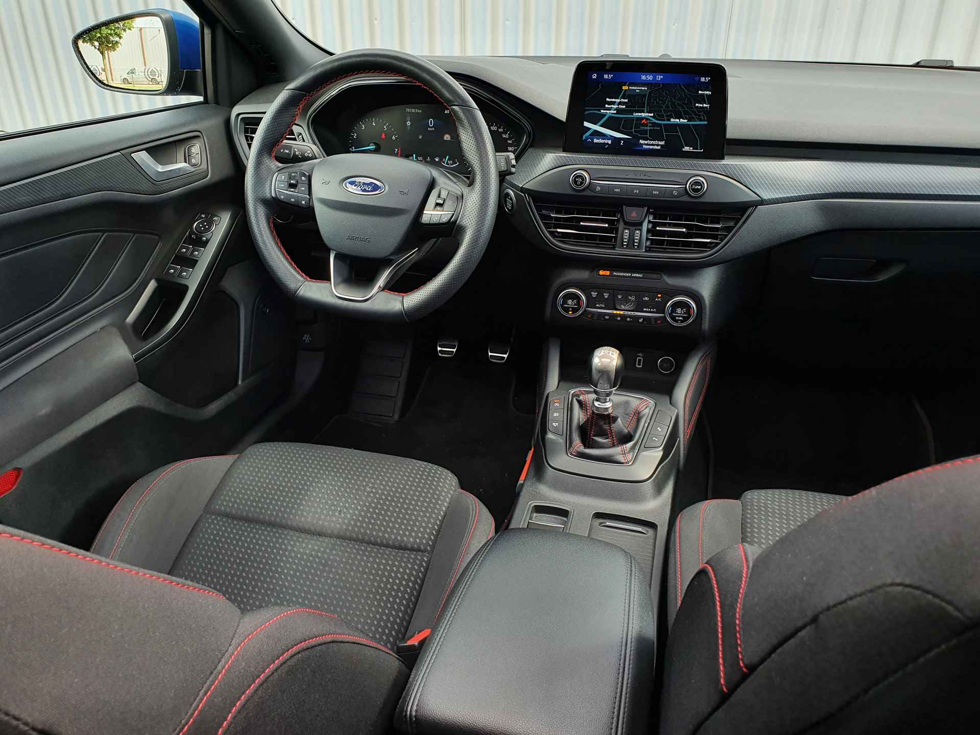 Ford Focus 1.0 ST Line | Panoramadak | Achteruitrijcamera | Winter Pack | 18 inch | Keyless - 11/40