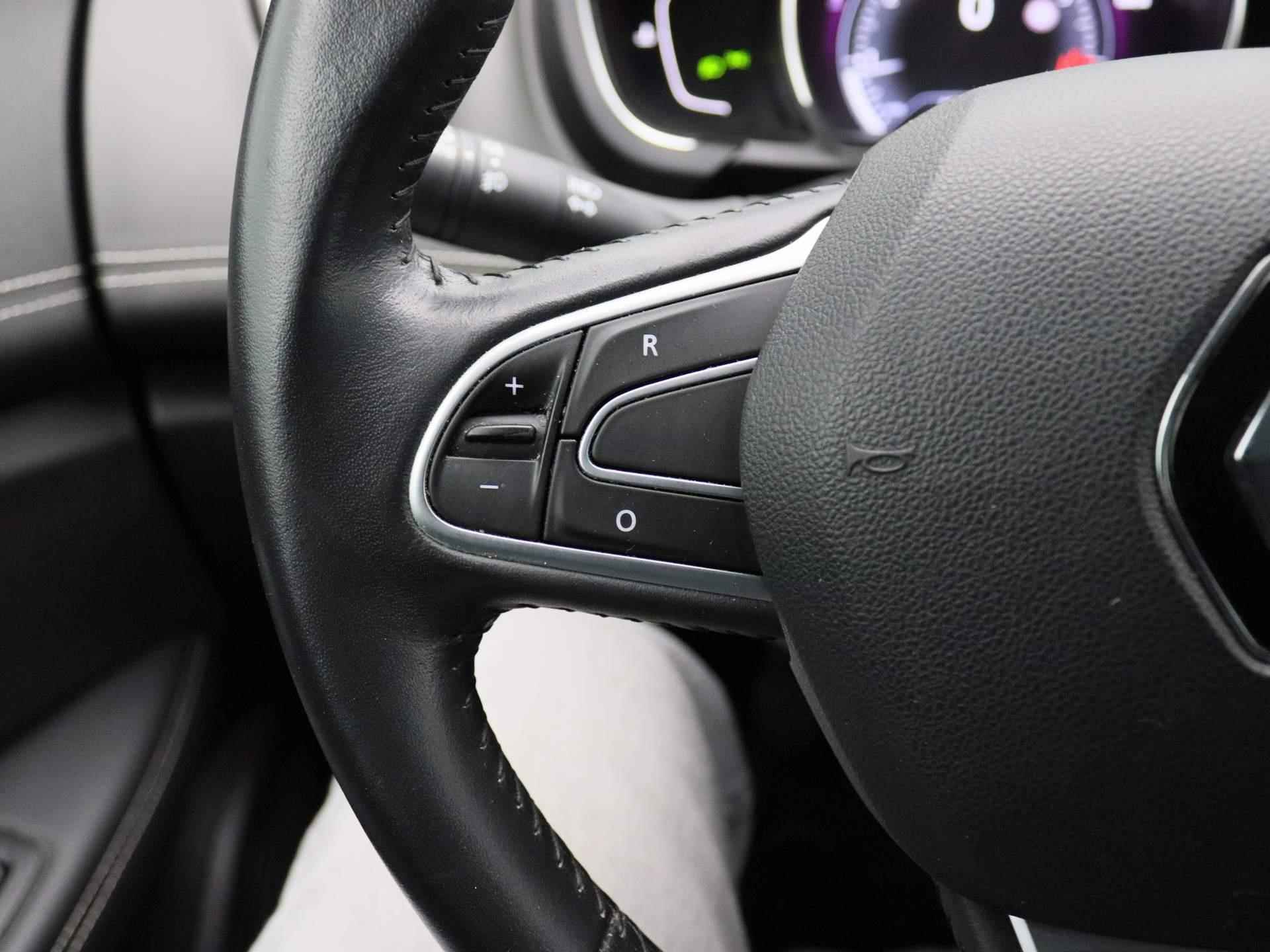 Renault Scénic 1.2 TCe Intens | Navigatie| Apple CarPlay/Android auto | parkeersensoren voor+achter + camera - 17/25