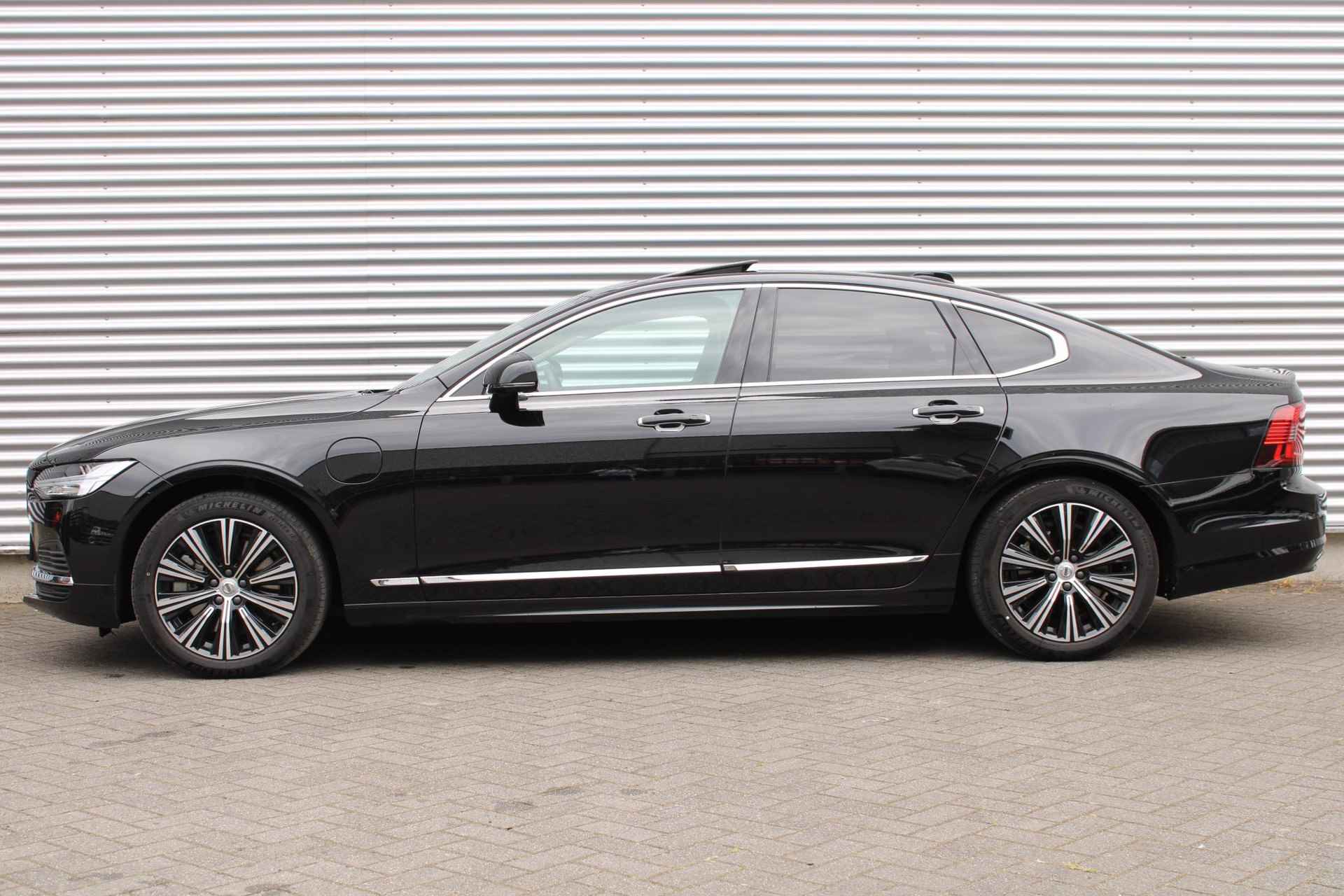 Volvo S90 T8 AUT8 456PK AWD Plus Bright, Panoramisch Schuif-/Kanteldak, Lederen Bekleding, Power Seats Met Geheugen, Google Services, Harman/Kardon Premium Geluidssysteem, Trekhaak Semi Elektrisch, Visual Park Assist incl. 360° Camera, Keyless Entry, Elektrisch Bedienbare Achterklep, Stoelverwarming, Stuurverwarming - 10/33