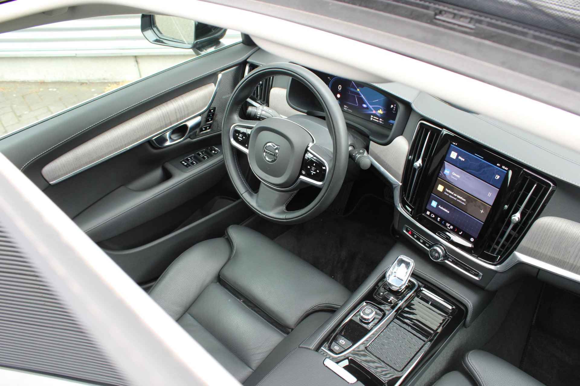 Volvo S90 T8 AUT8 456PK AWD Plus Bright, Panoramisch Schuif-/Kanteldak, Lederen Bekleding, Power Seats Met Geheugen, Google Services, Harman/Kardon Premium Geluidssysteem, Trekhaak Semi Elektrisch, Visual Park Assist incl. 360° Camera, Keyless Entry, Elektrisch Bedienbare Achterklep, Stoelverwarming, Stuurverwarming - 11/33