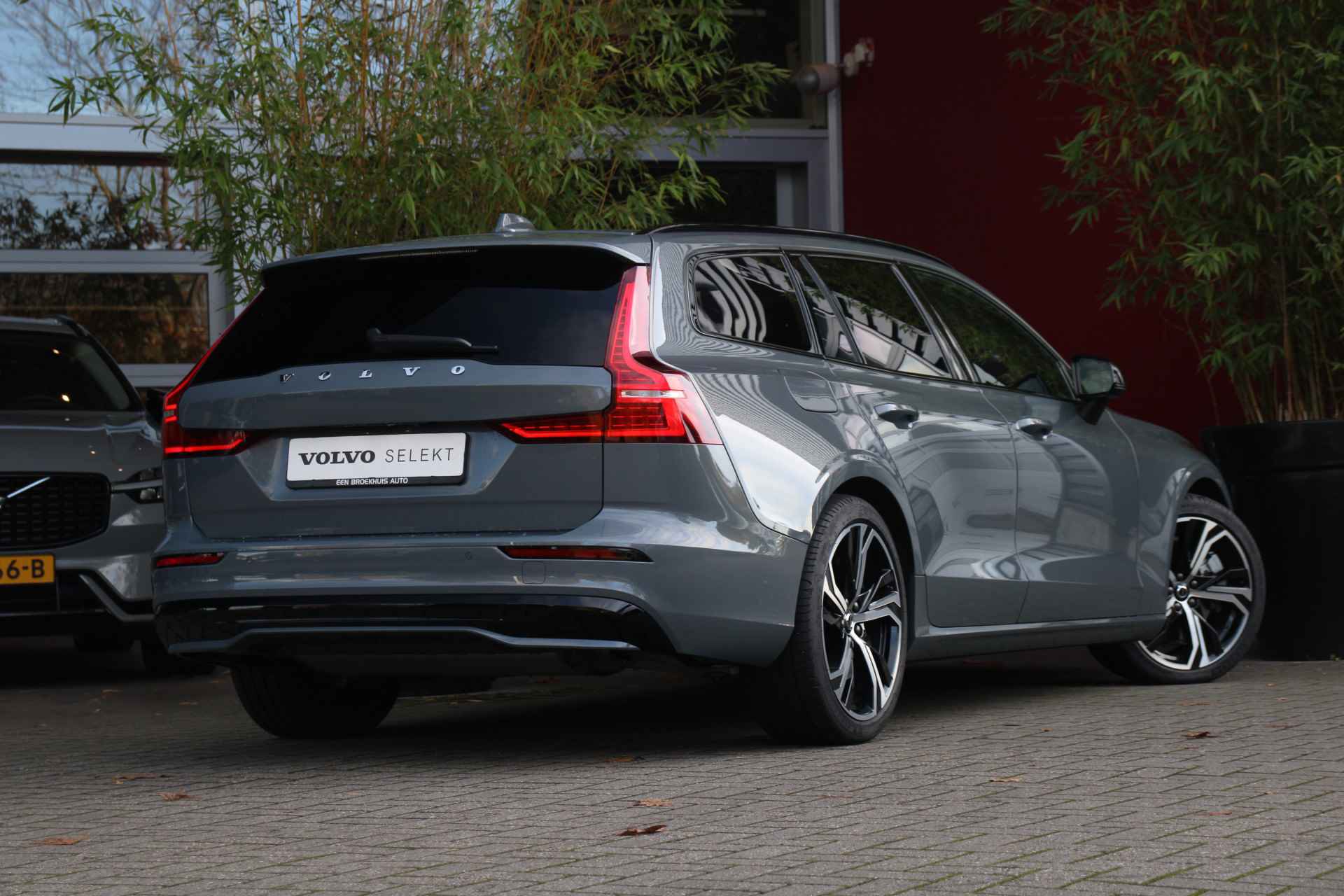 Volvo V60 2.0 T6 Recharge AWD Plus Dark | Nappa Sportinterieur met donkere hemelbekleding| Camera| Stoel/ stuurverwarming - 3/26