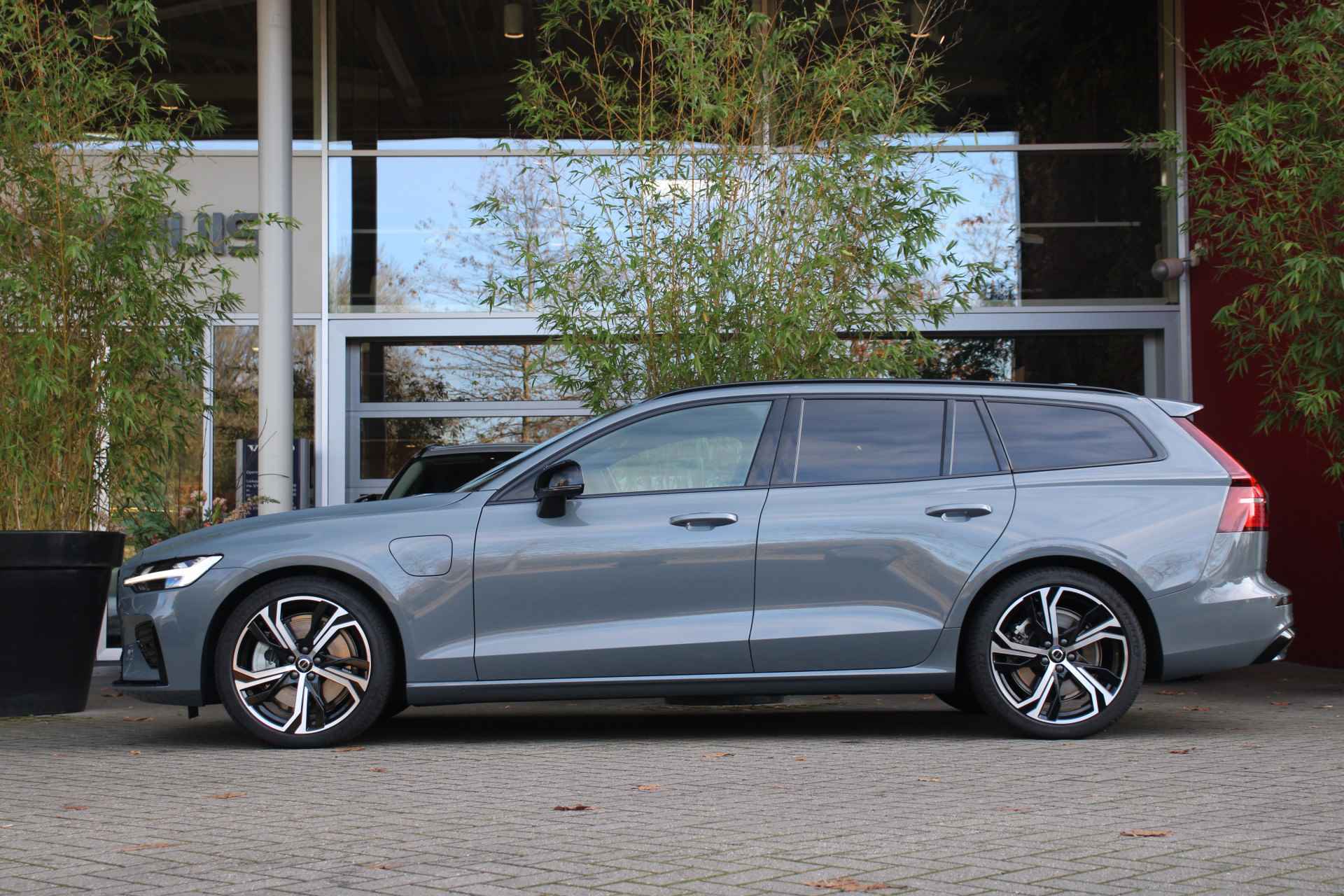 Volvo V60 2.0 T6 Recharge AWD Plus Dark | Nappa Sportinterieur met donkere hemelbekleding| Camera| Stoel/ stuurverwarming - 5/26