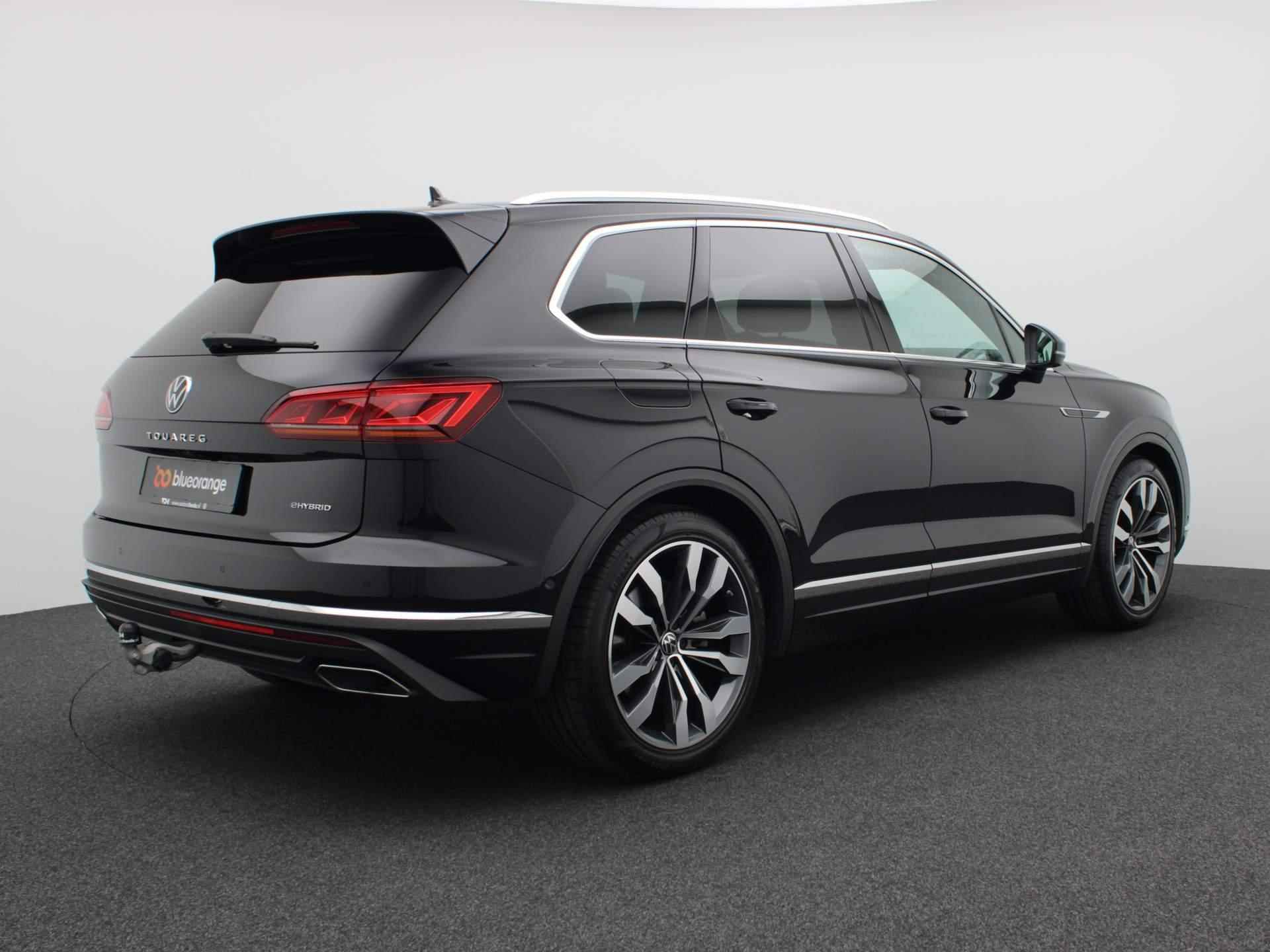 Volkswagen Touareg 3.0 TSi eHybrid Elegance 4MOTION 340PK DSG Panoramadak, trekhaak, 360 gr. camera, leder, stoel-verwarming/ventilatie,  luchtvering, head-up, 20" lichtmetaal - 3/57