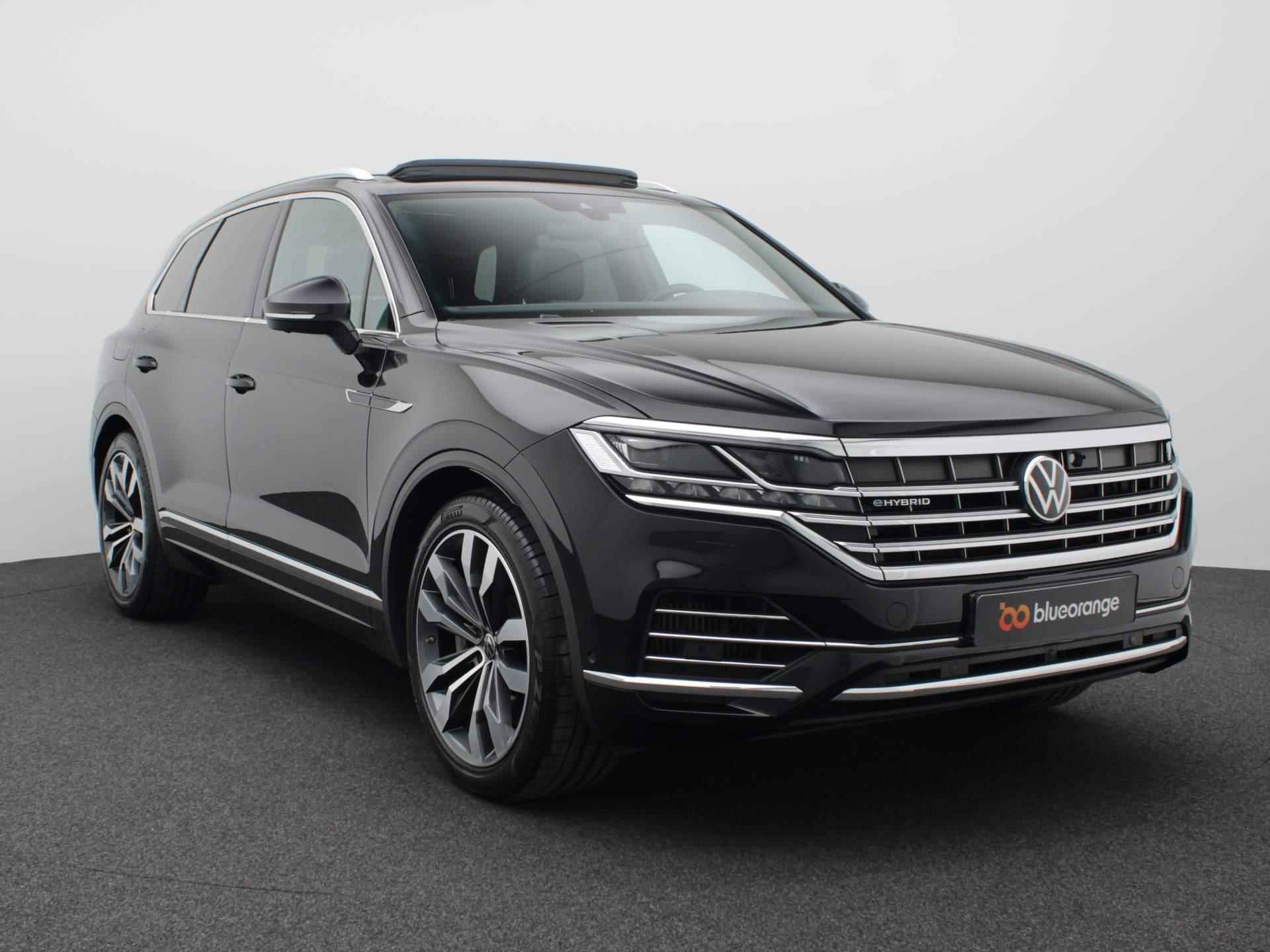 Volkswagen Touareg 3.0 TSi eHybrid Elegance 4MOTION 340PK DSG Panoramadak, trekhaak, 360 gr. camera, leder, stoel-verwarming/ventilatie,  luchtvering, head-up, 20" lichtmetaal - 12/57