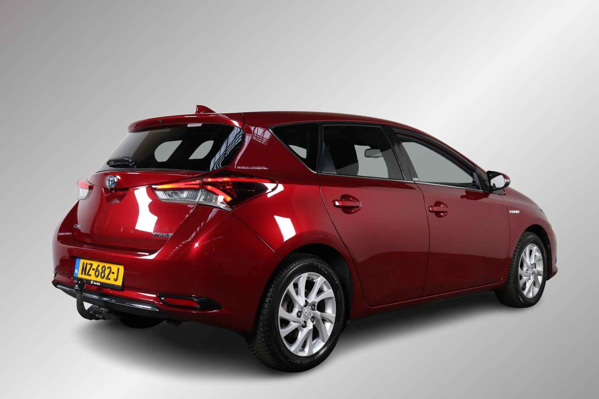 Toyota Auris 1.8 Hybrid Volcano Edition, Pano-dak, Trekhaak , Navi, DAB radio, NL Auto - 2/44