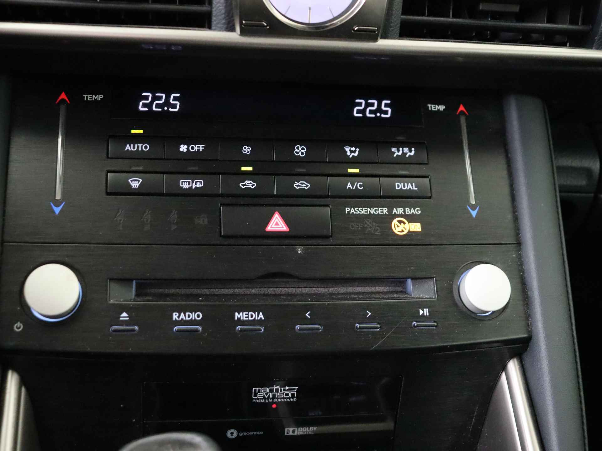 Lexus IS 300h Hybrid Luxury Line Limited | Mark Levinson | Safety System | Stoel & Stuurverwarming | Quad LED | - 11/53