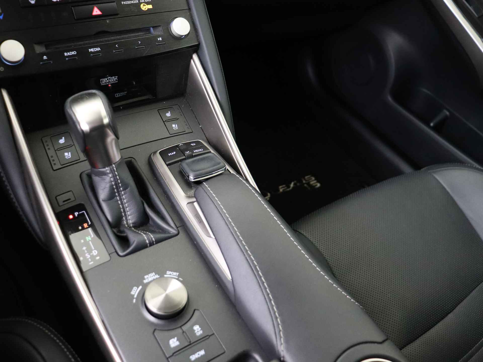 Lexus IS 300h Hybrid Luxury Line Limited | Mark Levinson | Safety System | Stoel & Stuurverwarming | Quad LED | - 12/53