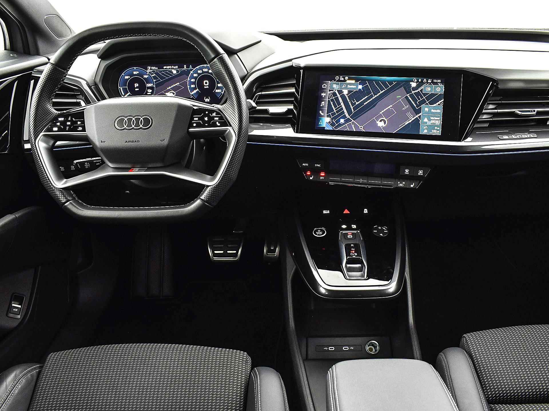 Audi Q4 e-tron 40 S edition 204pk 77 kWh | ACC | Head-Up | Keyless | Elek. Achterklep | Camera | S-Line | 20'' Inch | 12 maanden BOVAG Garantie - 4/29