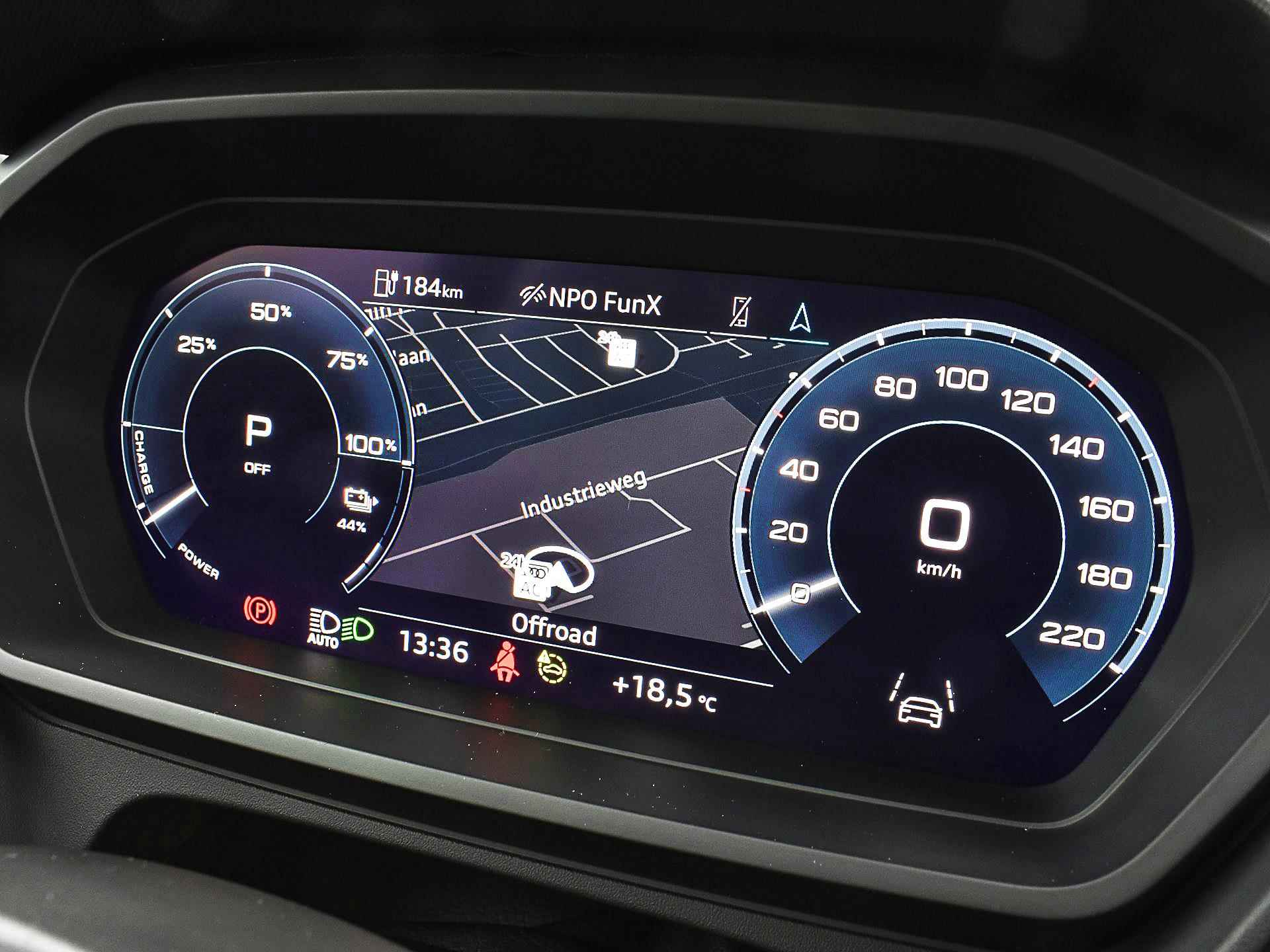 Audi Q4 e-tron 40 S edition 204pk 77 kWh | ACC | Head-Up | Keyless | Elek. Achterklep | Camera | S-Line | 20'' Inch | 12 maanden BOVAG Garantie - 16/29