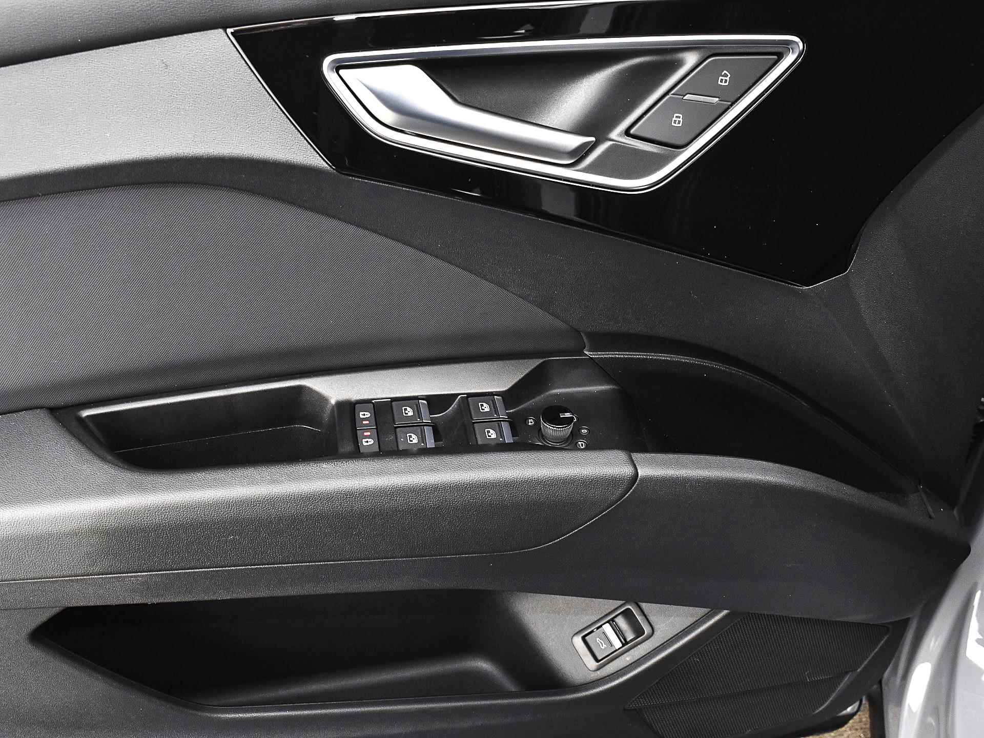 Audi Q4 e-tron 40 S edition 204pk 77 kWh | ACC | Head-Up | Keyless | Elek. Achterklep | Camera | S-Line | 20'' Inch | 12 maanden BOVAG Garantie - 28/29