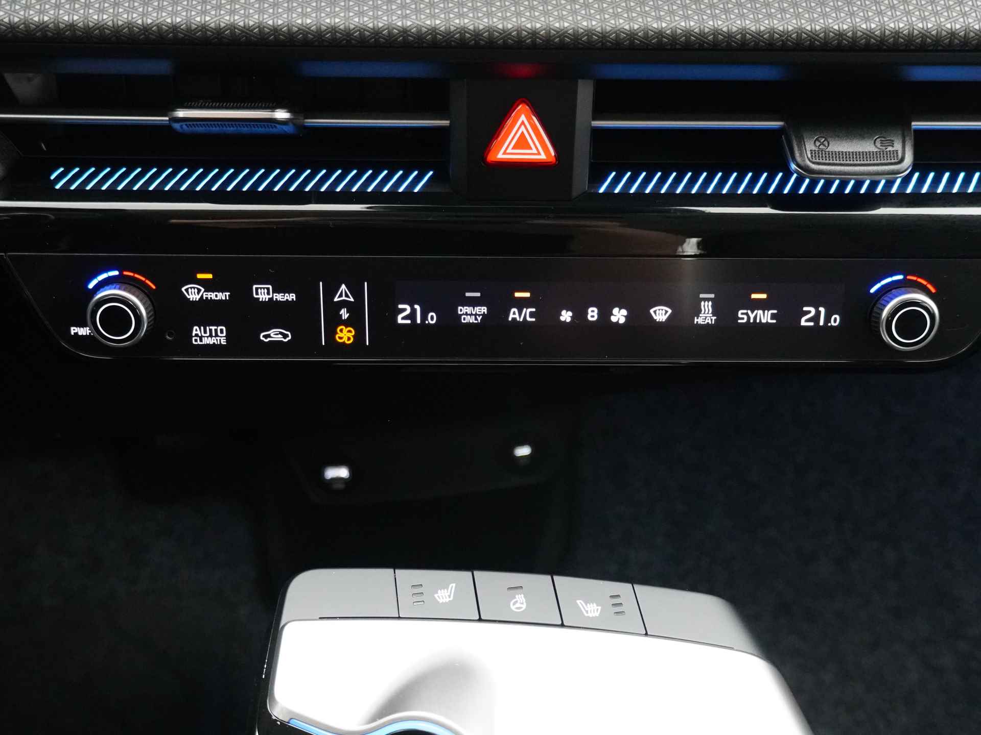 Kia Ev6 Plus 77 kWh RWD 229PK - Navigatie - Climate Control - Adaptief Cruise Control - Android/ Apple CarPlay -   Stoel/Stuur Verwarming - Fabrieksgarantie tot 09-2029 - 31/53