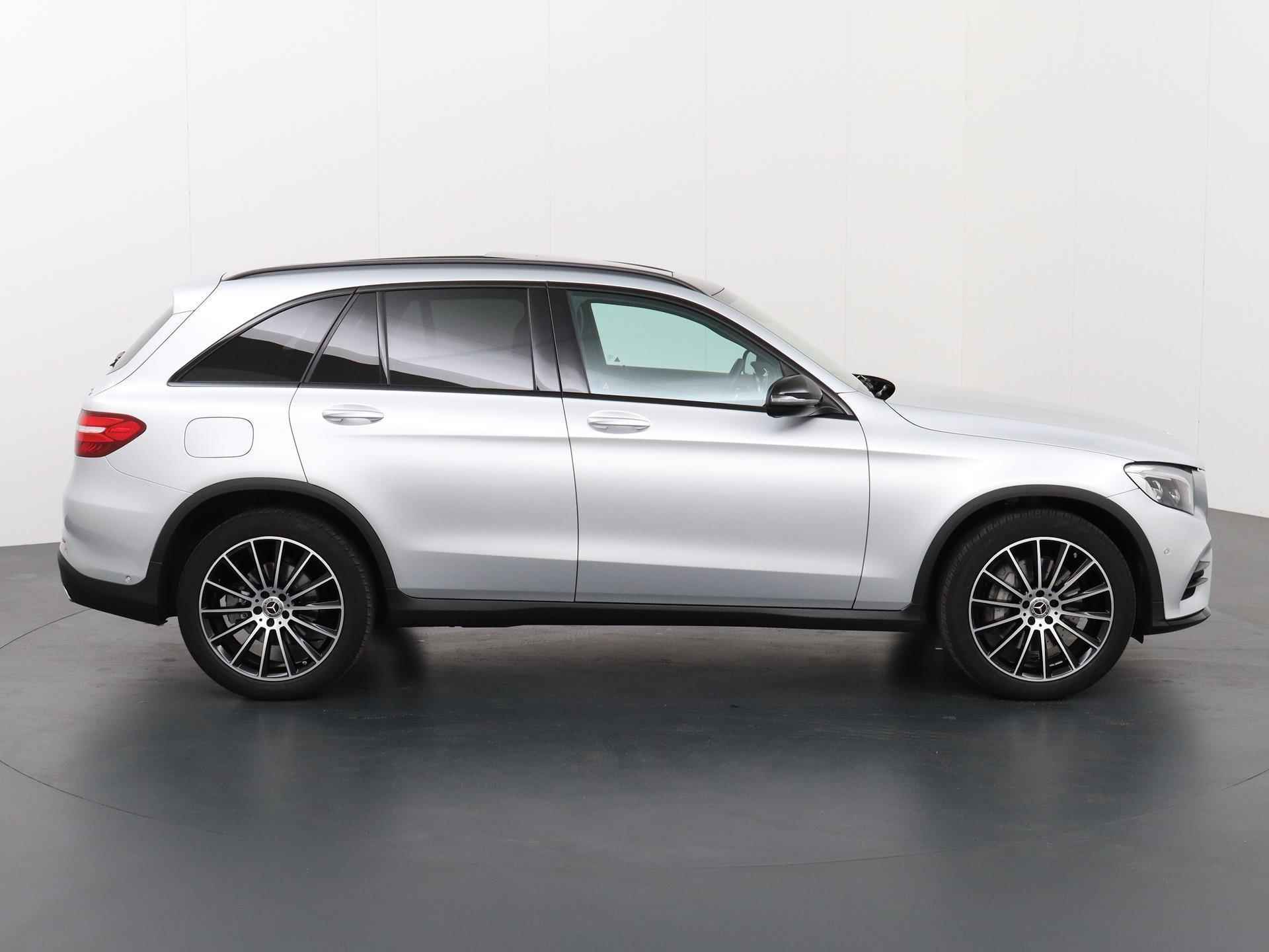 Mercedes-Benz GLC-klasse 250 4MATIC AMG NIGHT | Panoramadak | Trekhaak | Sfeerverlichting | Dodehoekassistent | DAB+ Radio | Achteruitrijcamera | 20 inch Multispaaks AMG | COMAND | - 7/45