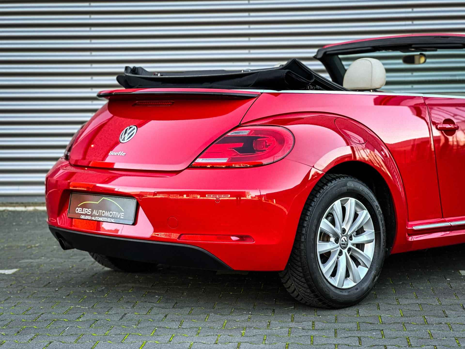 Volkswagen Beetle Cabriolet 1.2 TSI Design | Leder | Parkeersensoren | Windscherm | 1e eig. | Radio/CD | Elektr. ramen | - 4/43