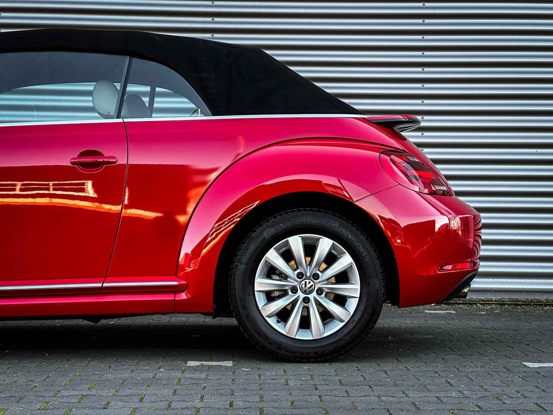 Volkswagen Beetle Cabriolet 1.2 TSI Design | Leder | Parkeersensoren | Windscherm | 1e eig. | Radio/CD | Elektr. ramen | - 11/43