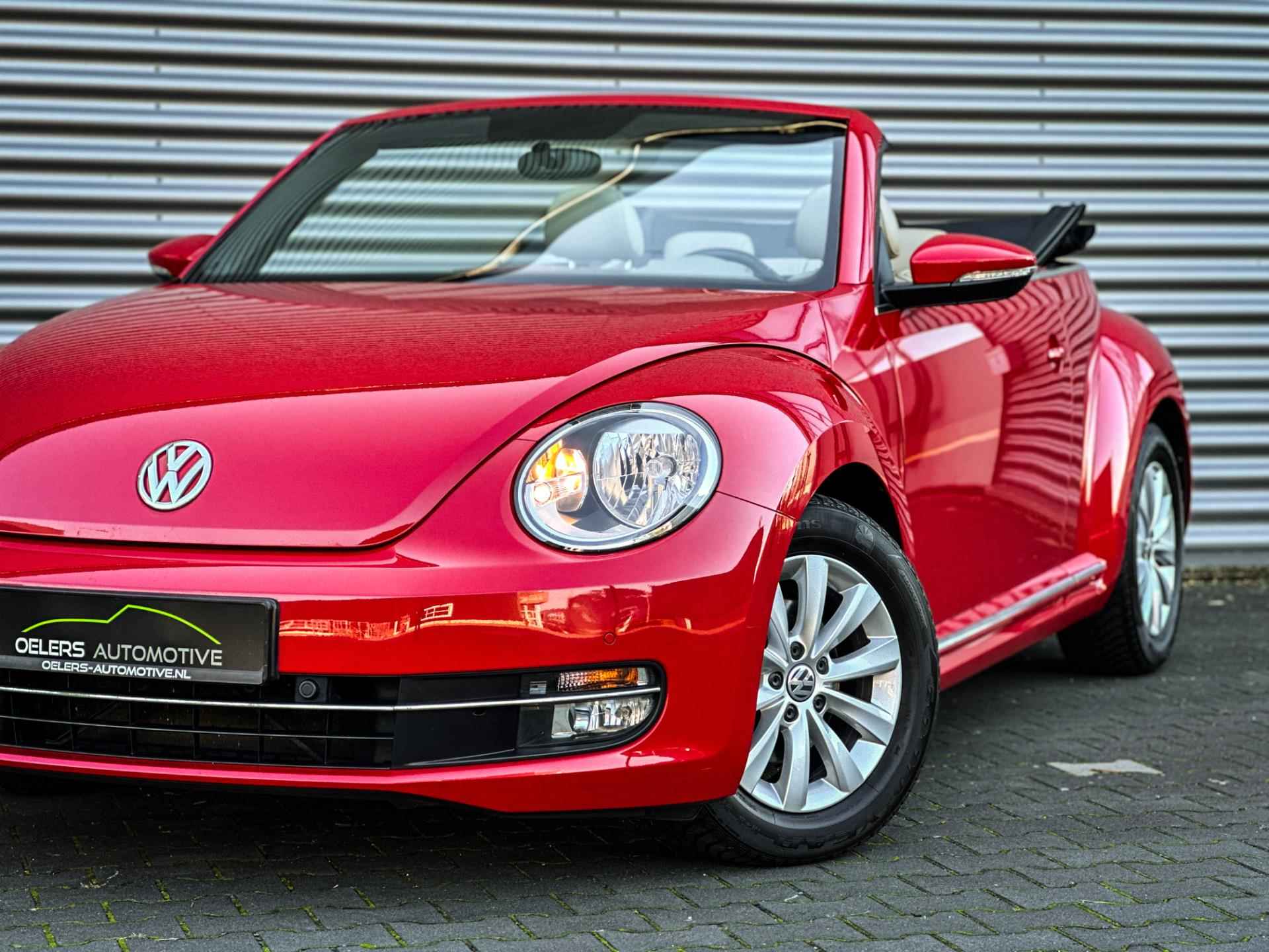 Volkswagen Beetle Cabriolet 1.2 TSI Design | Leder | Parkeersensoren | Windscherm | 1e eig. | Radio/CD | Elektr. ramen | - 14/43