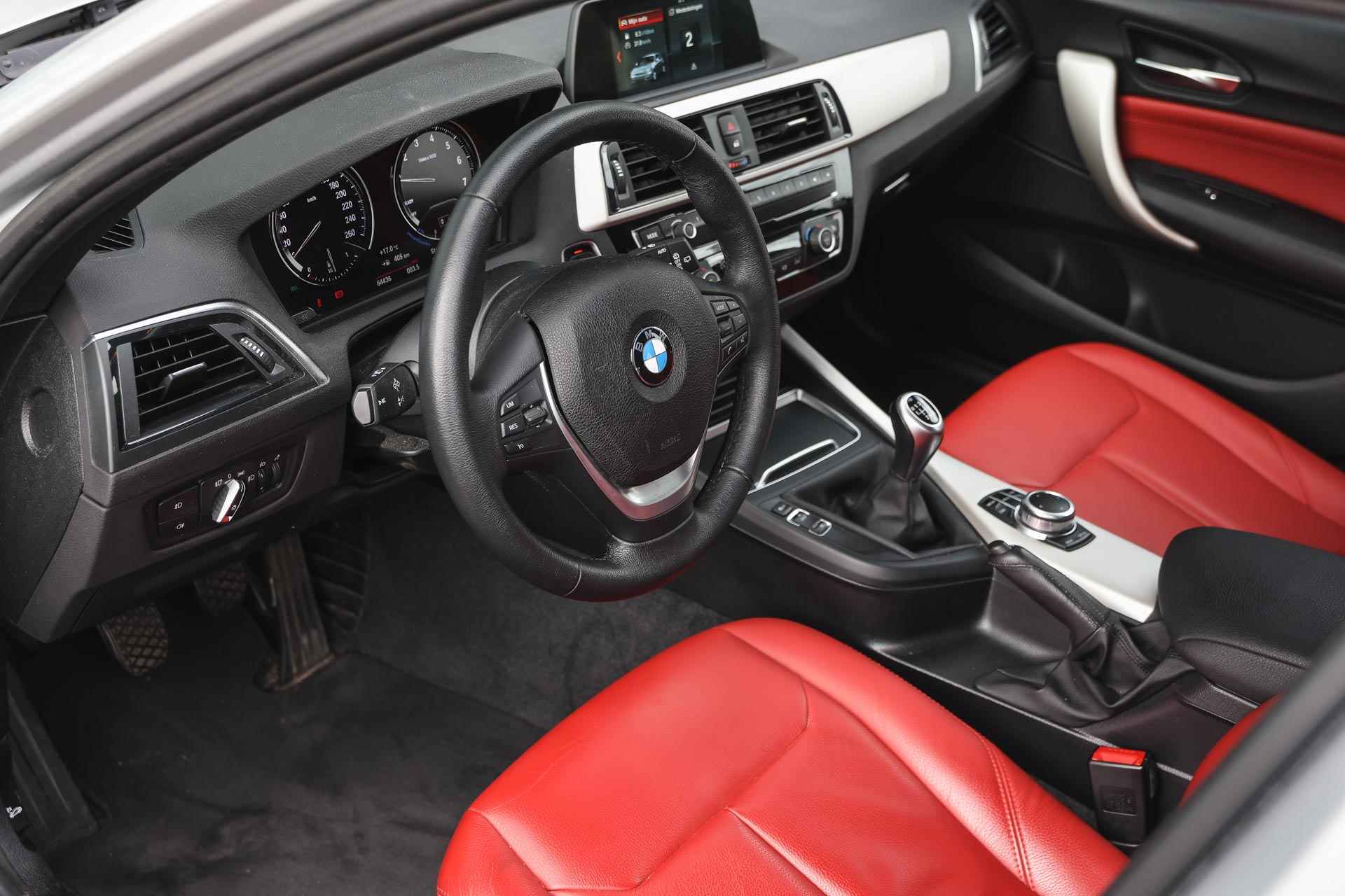BMW 1-serie 116i Executive / LED / Stoelverwarming / PDC achter / Cruise Control / Navigatie - 9/27