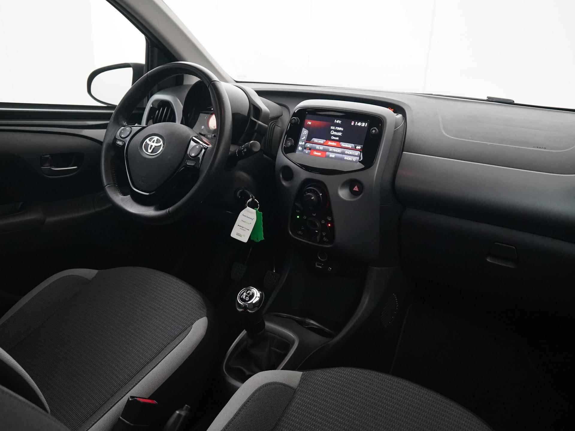 Toyota Aygo 1.0 VVT-i x-play | Camera | Apple/Android Carplay | Zondag Open! - 2/33