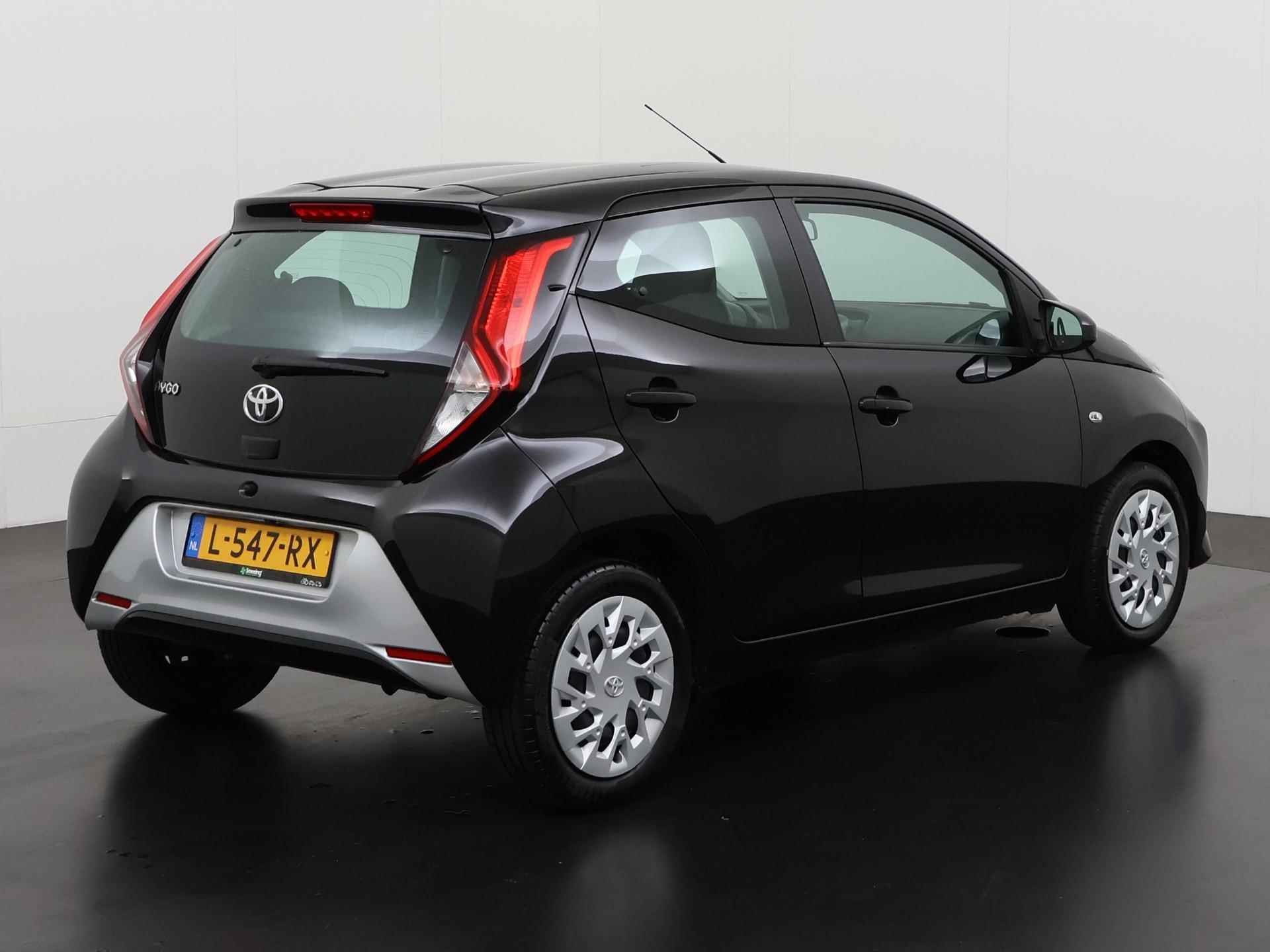 Toyota Aygo 1.0 VVT-i x-play | Camera | Apple/Android Carplay | Zondag Open! - 4/33