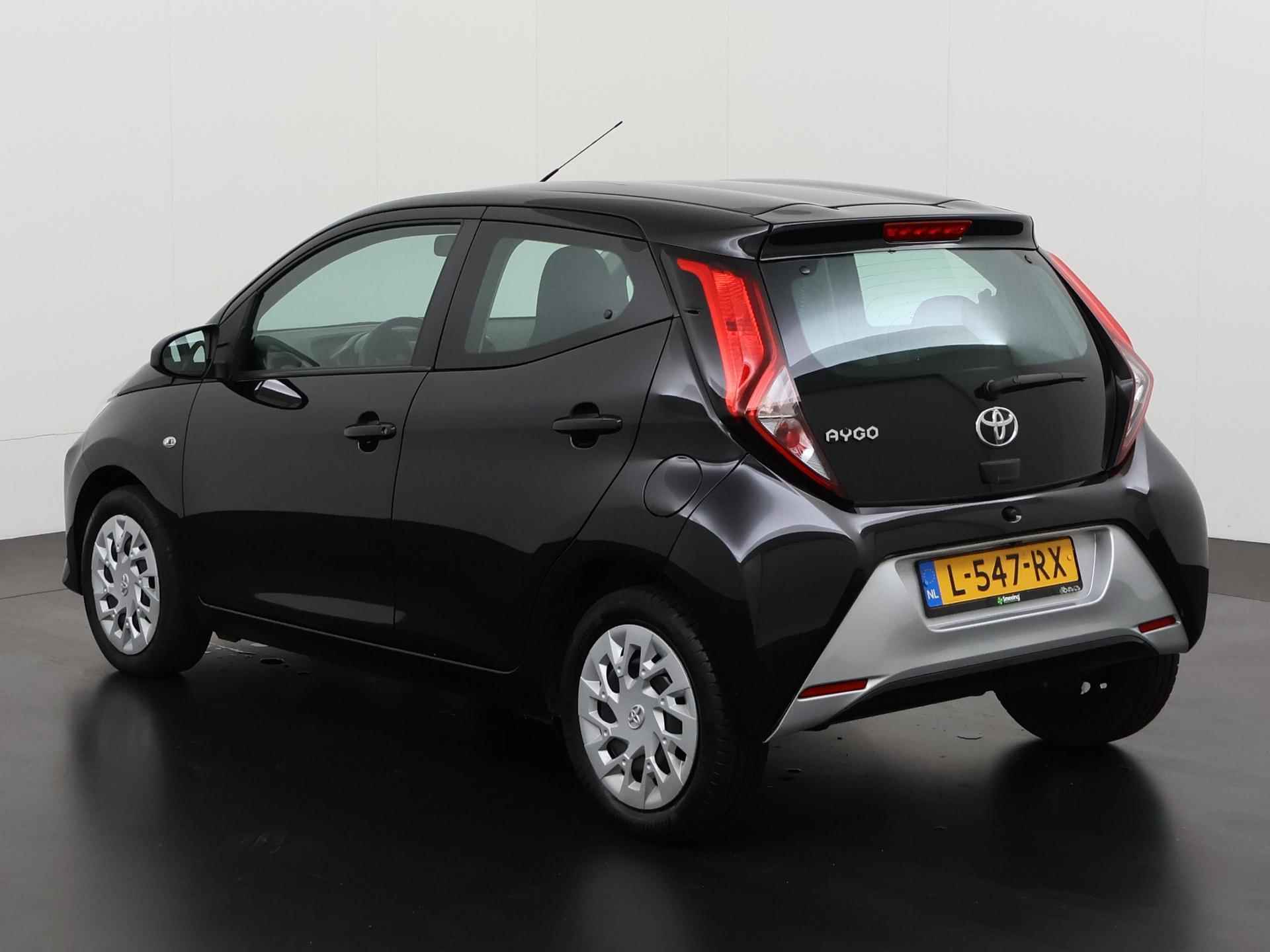 Toyota Aygo 1.0 VVT-i x-play | Camera | Apple/Android Carplay | Zondag Open! - 6/33