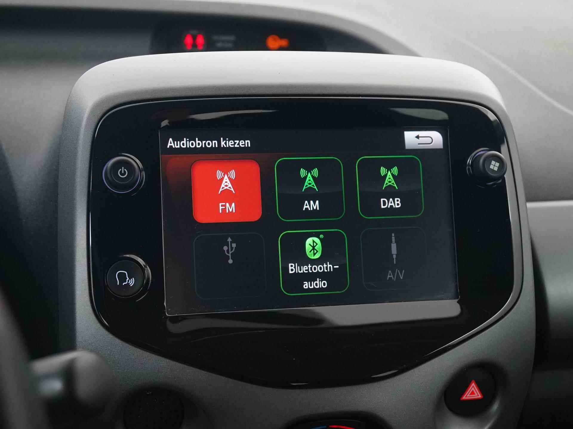 Toyota Aygo 1.0 VVT-i x-play | Camera | Apple/Android Carplay | Zondag Open! - 14/33