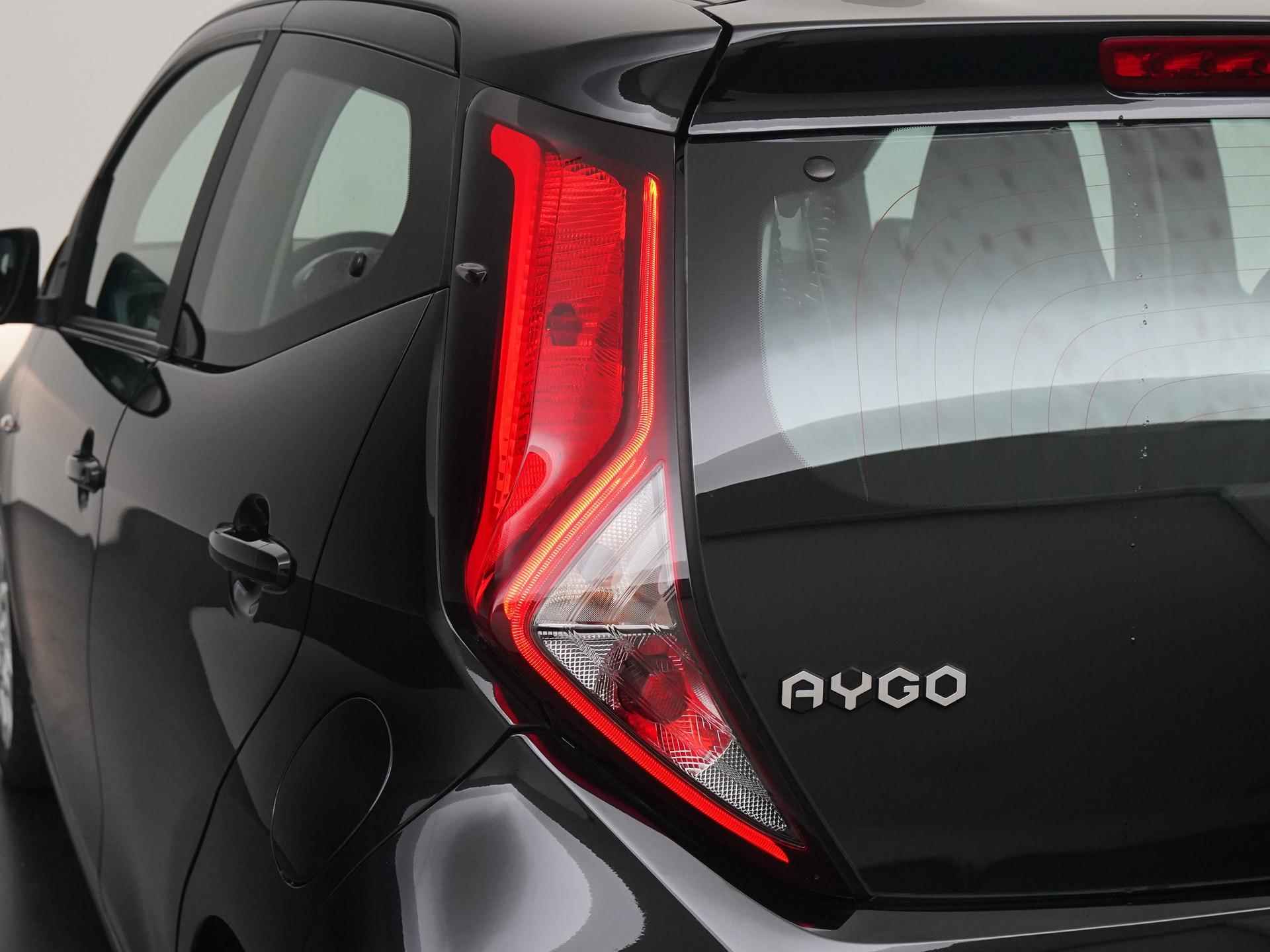 Toyota Aygo 1.0 VVT-i x-play | Camera | Apple/Android Carplay | Zondag Open! - 20/33