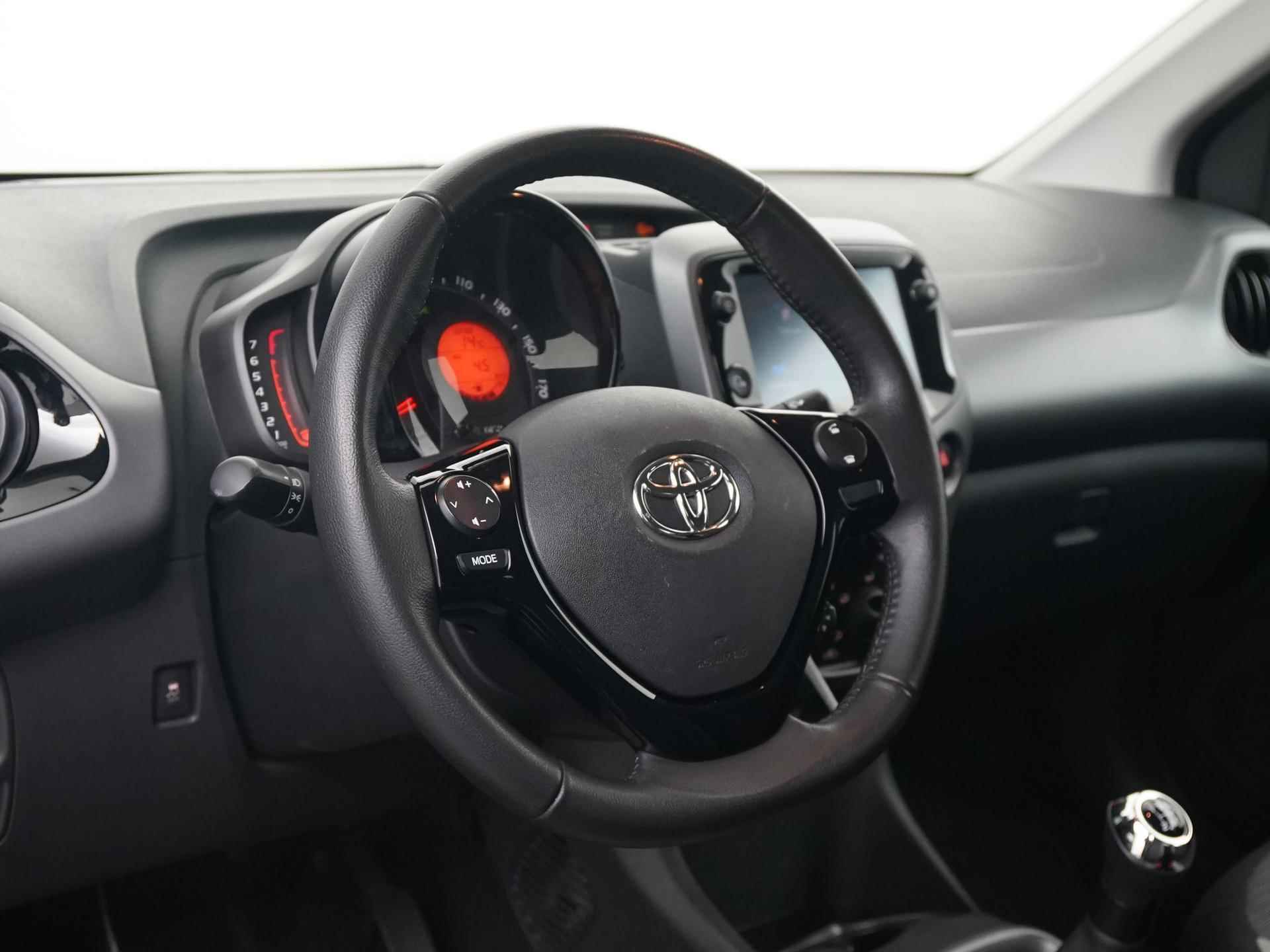 Toyota Aygo 1.0 VVT-i x-play | Camera | Apple/Android Carplay | Zondag Open! - 29/33