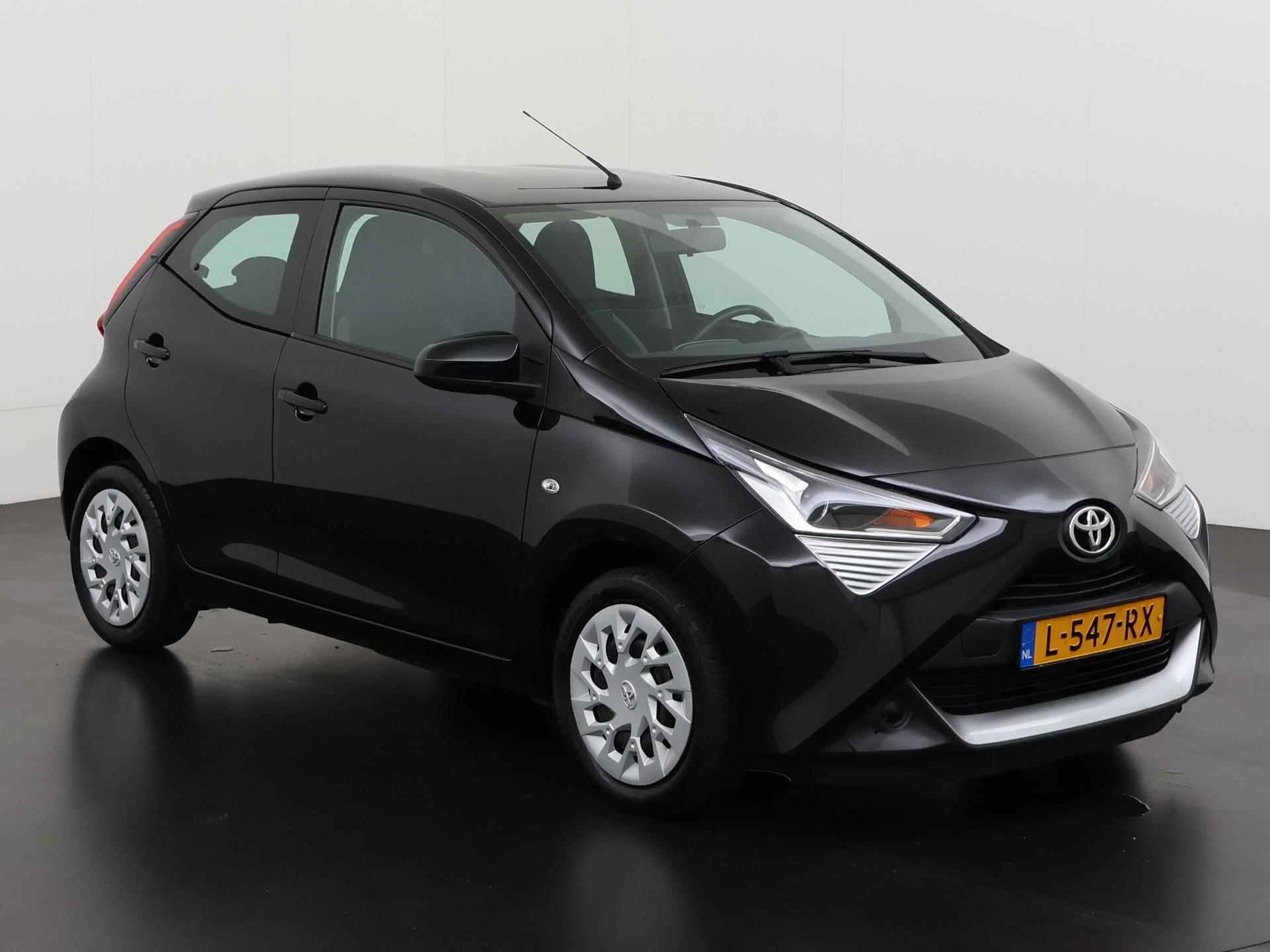 Toyota Aygo 1.0 VVT-i x-play | Camera | Apple/Android Carplay | Zondag Open! - 30/33