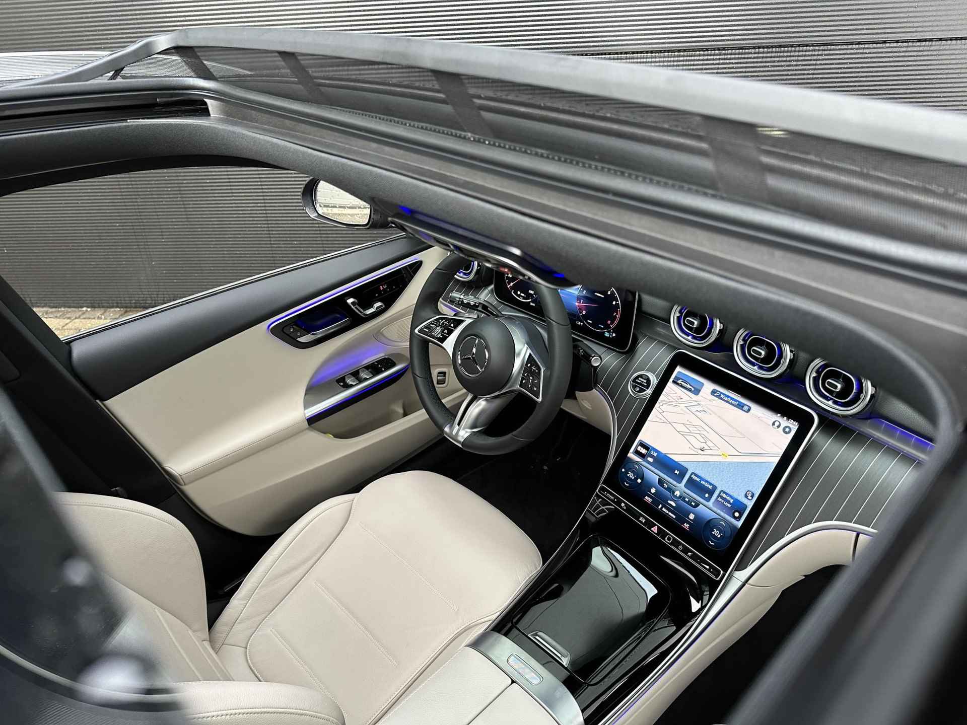 Mercedes-Benz C-Klasse Estate 200 Luxury Line | Premium | Panoramadak | Memorystoelen Verwarmd | 360° Camera | Sfeerverlichting | Trekhaak - 4/11