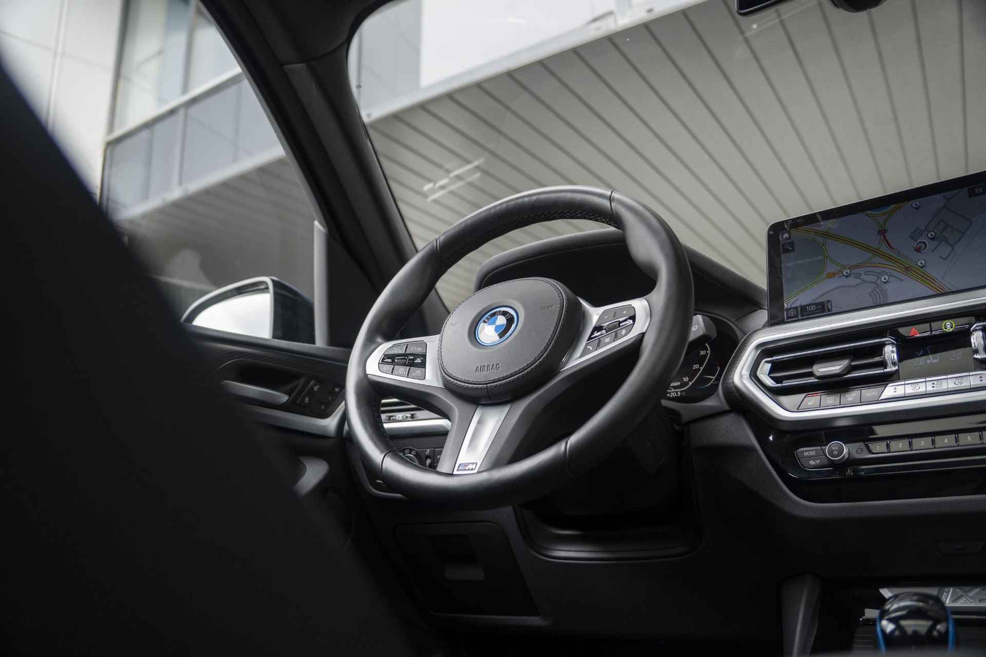 BMW iX3 Executive 80 kWh | Driving Assistant Professional | Achteruitrijcamera | Sportstoelen voor - 59/62