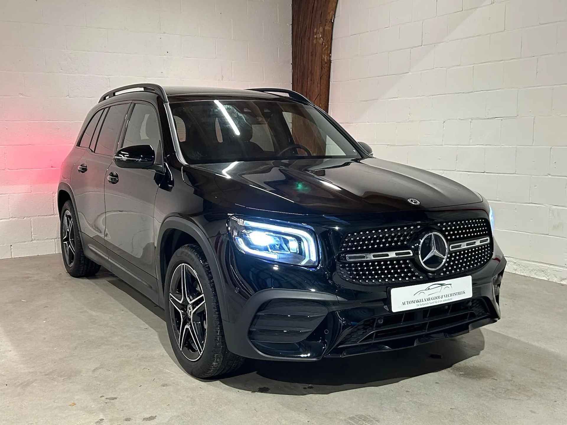 Mercedes-Benz GLB 200 AMG Line / Panorama / Sfeerverlichting / Camera - 2/20