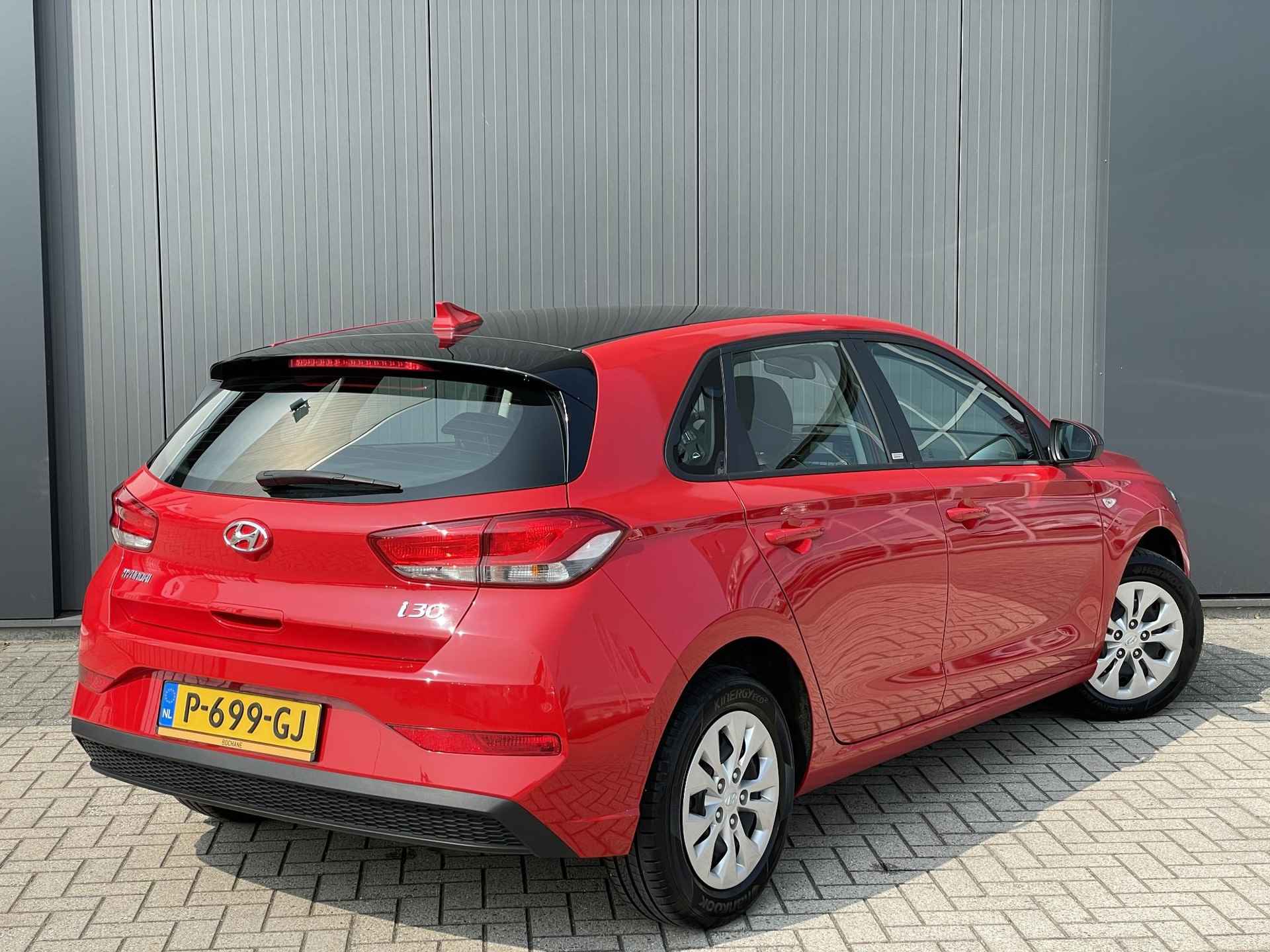 Hyundai i30 1.5 i-Motion | Airco | Lage km-stand | LED dagrijverlichting | 2-Tone | Cruise Control - 5/30