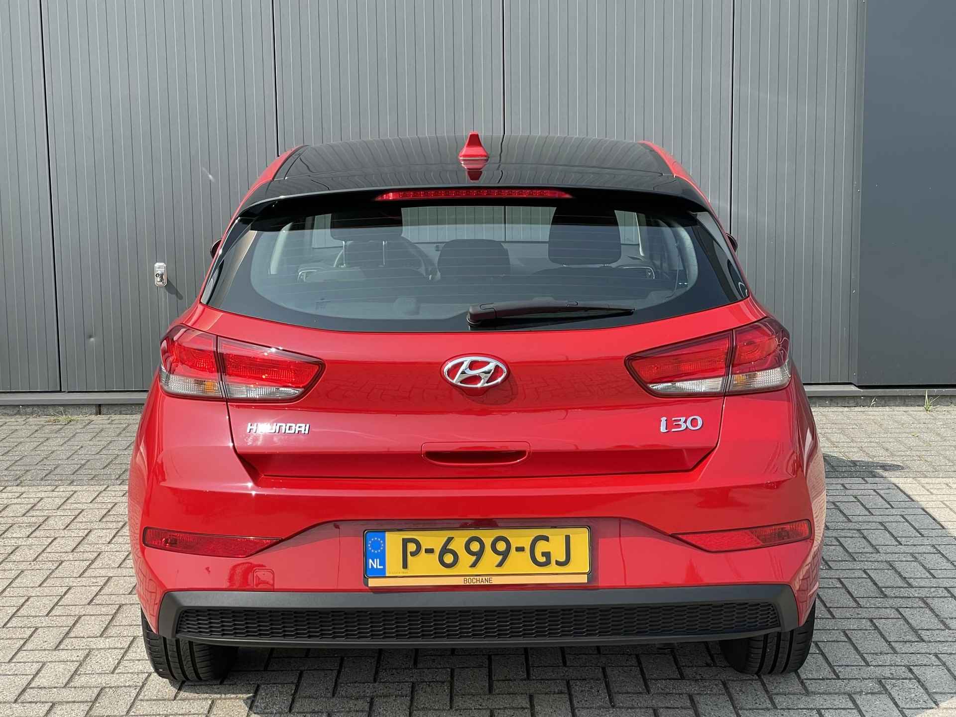 Hyundai i30 1.5 i-Motion | Airco | Lage km-stand | LED dagrijverlichting | 2-Tone | Cruise Control - 13/30