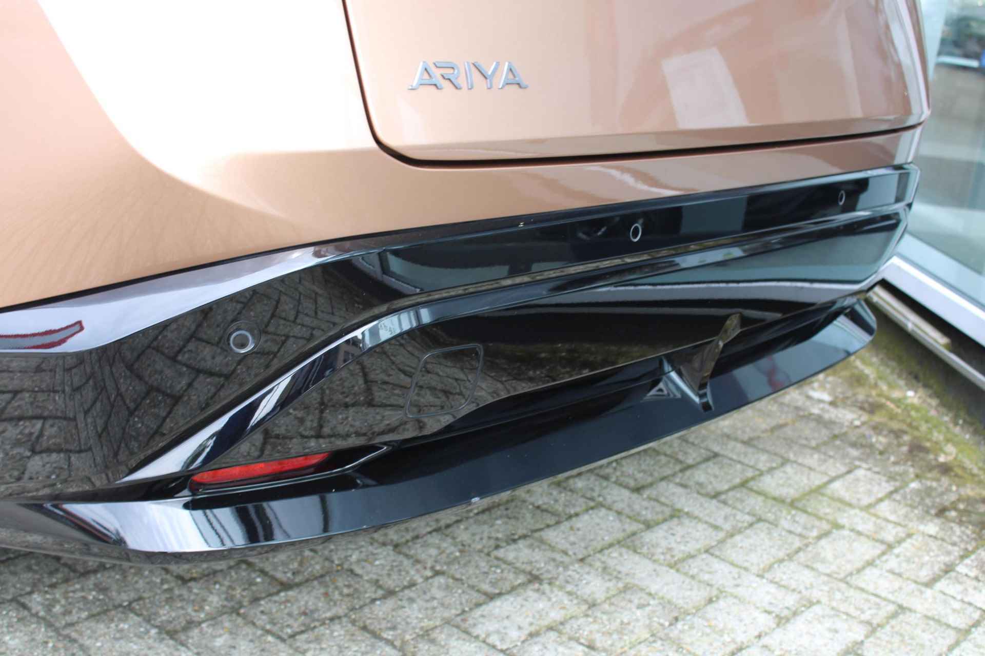 Nissan Ariya Evolve 91 kWh AUTOMAAT 255PK | SEPP subsidie €2.000,- | 1ste eigenaar | Navigatie, Apple Carplay en Android Auto | Adaptive Cruise Control | Climate Control | Leder/alcantara interieur | 360 camera | Parkeersensoren voor en achter | Schuif- kanteldak | - 18/60