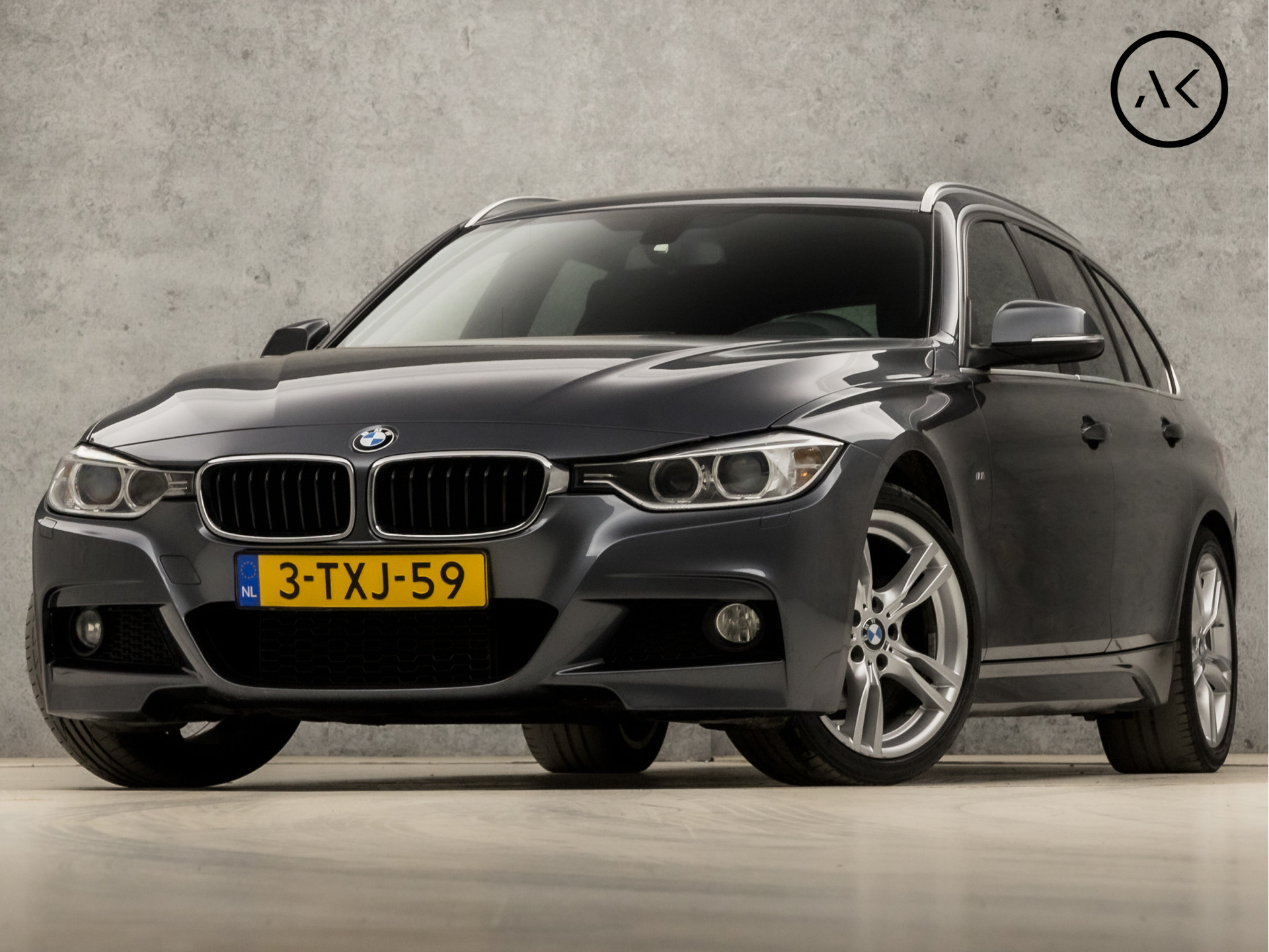 BMW 3 Serie Touring 316i Executive M Sport (GROOT NAVI, M PAKKET, CLIMATE, GETINT GLAS, ALCANTARA SPORTSTOELEN, PARKEERSENSOREN, CRUISE, NIEUWE APK, NIEUWSTAAT)